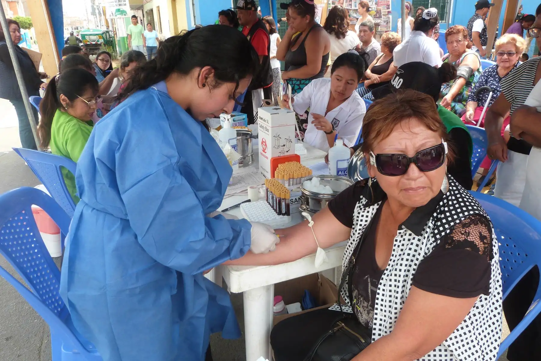 Diresa Callao promueve Clinibús, un servicio itinerante de diversos servicios de salud.