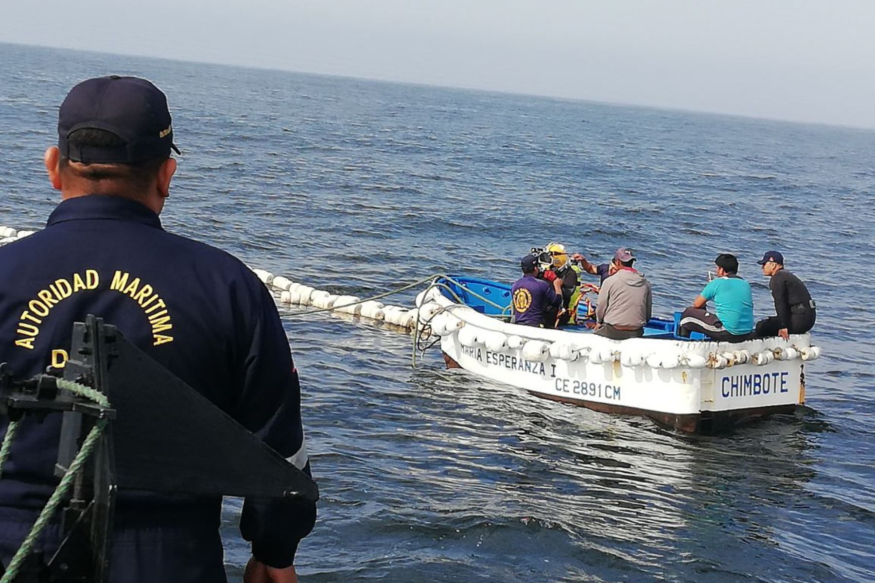 Continúan las labores de búsqueda y rescate de los pescadores desaparecidos por naufragio en el mar de Chimbote. ANDINA