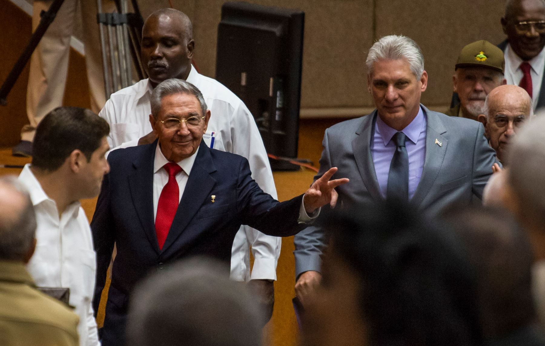 Raúl Castro y Miguel Díaz-Canel. Foto: AFP.