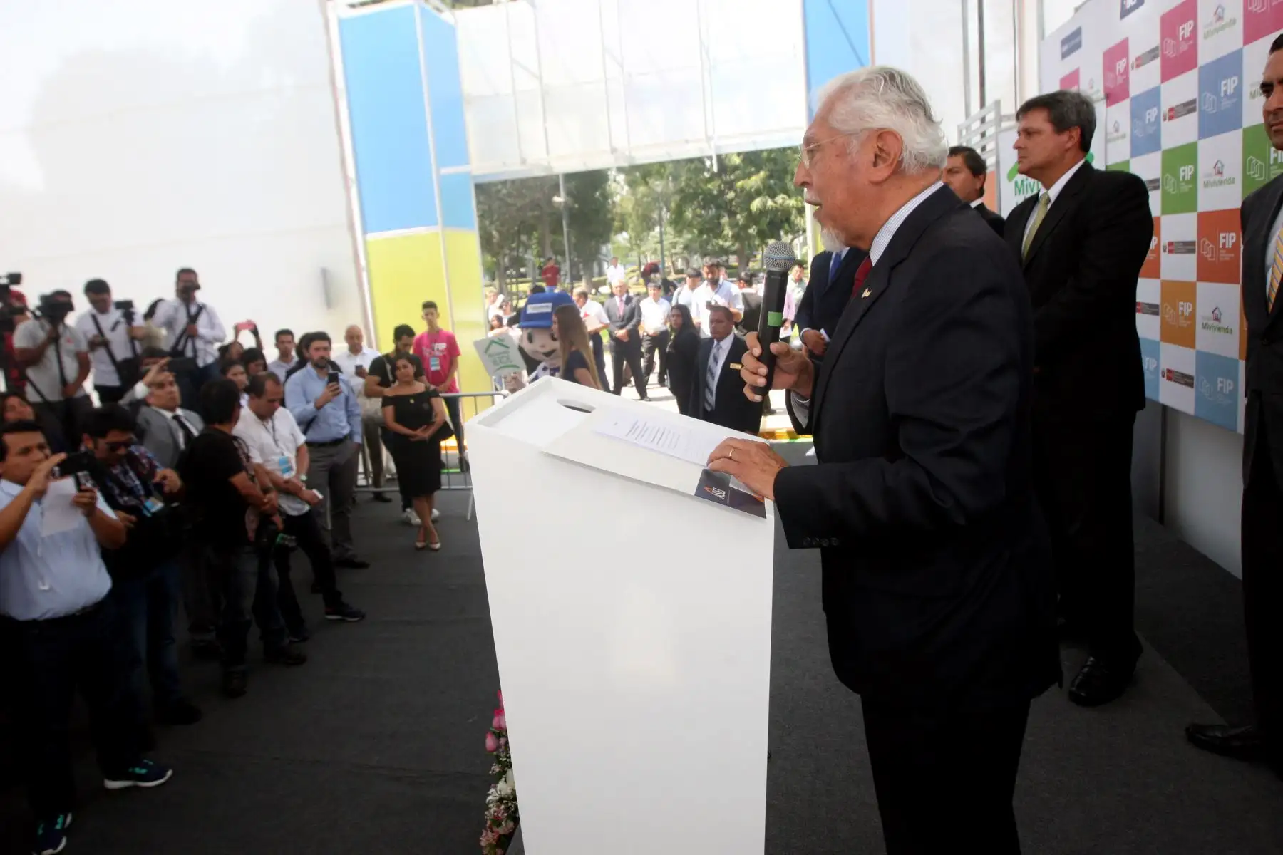 Ministro de Vivienda, Javier Piqué, inaugura la octava edición de la feria inmobiliaria. Foto: ANDINA/Héctor Vinces.