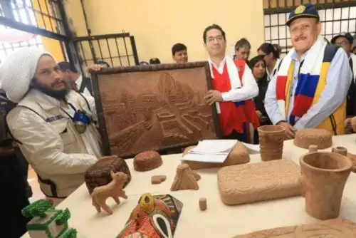 El ministro de Justicia y Derechos Humanos, Salvador Heresi, supervisó hoy los talleres productivos del Establecimiento Penitenciario de Cusco y las obras de ampliación de los hangares, que convertirán pronto a este penal en la primera cárcel factoría del país.
