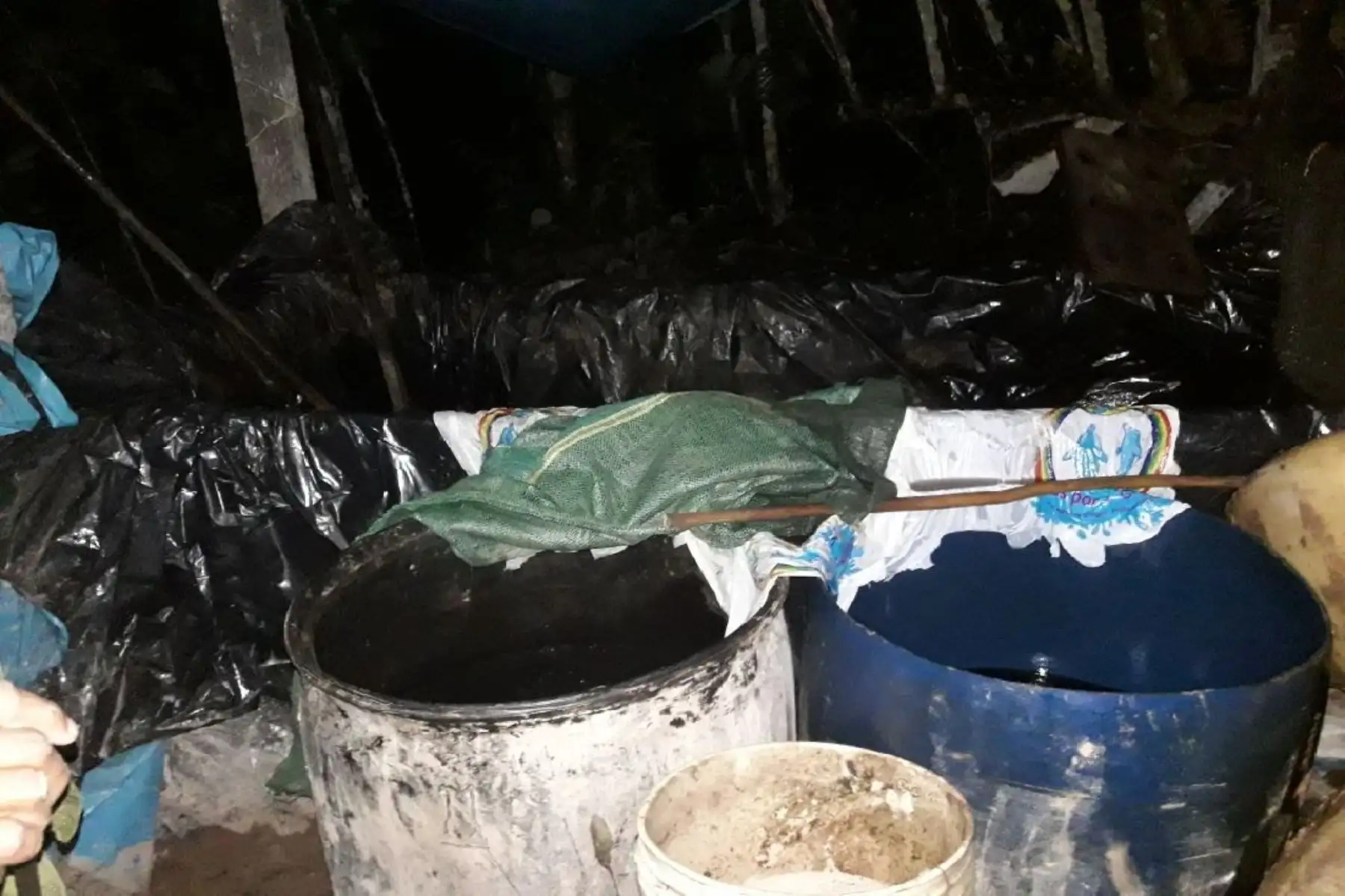 En los dos laboratorios destruidos había  cuatro toneladas de hoja de coca.