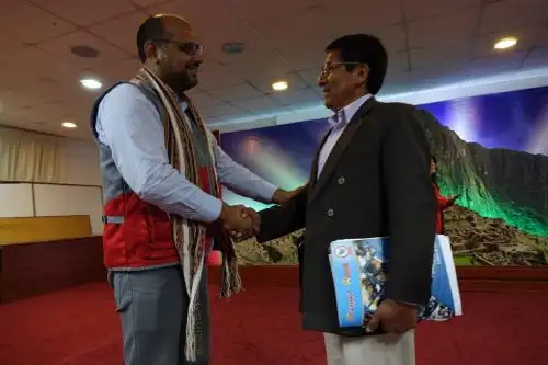 Ministro de Educación, Daniel Alfaro, dialoga con maestros en Cusco.