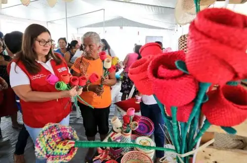La ministra de la Mujer y Poblaciones Vulnerables (MIMP), Ana María Mendieta, realizó una visita oficial a la ciudad de Piura para promover los servicios que brinda su sector orientados al desarrollo de la autonomía económica de las mujeres en la región.