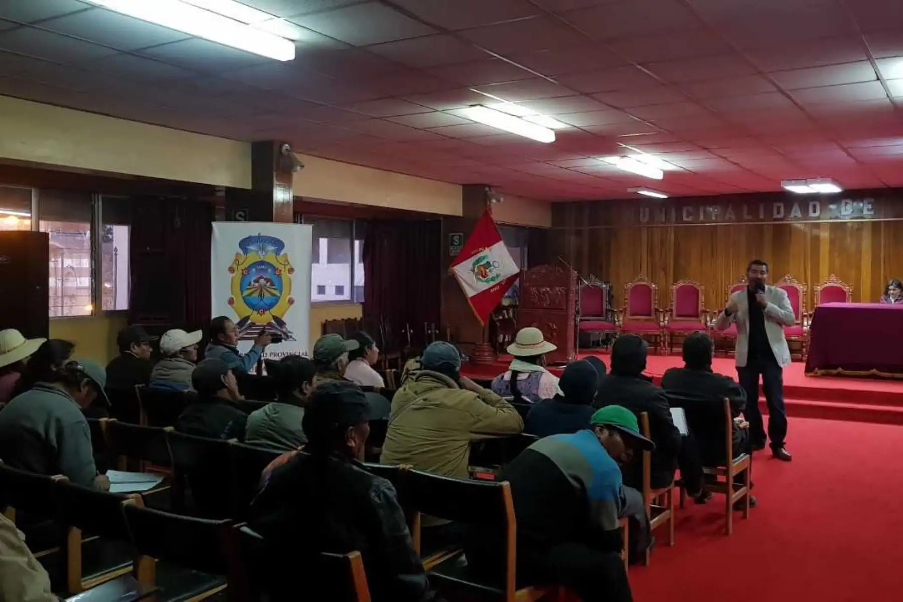 ProInversión continúa con sus actividades de socialización del proyecto Sistema de Tratamiento de las Aguas Residuales de la Cuenca del Lago Titicaca (PTAR Titicaca), a través de reuniones informativas para explicar las características, alcances y beneficios del proyecto a las autoridades de Puno y Juliaca, así como a representantes de organizaciones sociales y la sociedad civil.