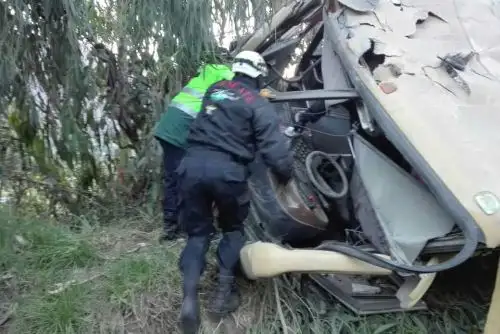 El Ministerio de Salud dio a conocer hoy la identificación de los pasajeros que resultaron heridos tras la caída a un abismo de un bus de transporte interprovincial en la región Arequipa. Estas víctimas se encuentran internadas en los Hospitales de Aplao y Honorio Delgado. ANDINA/Difusión