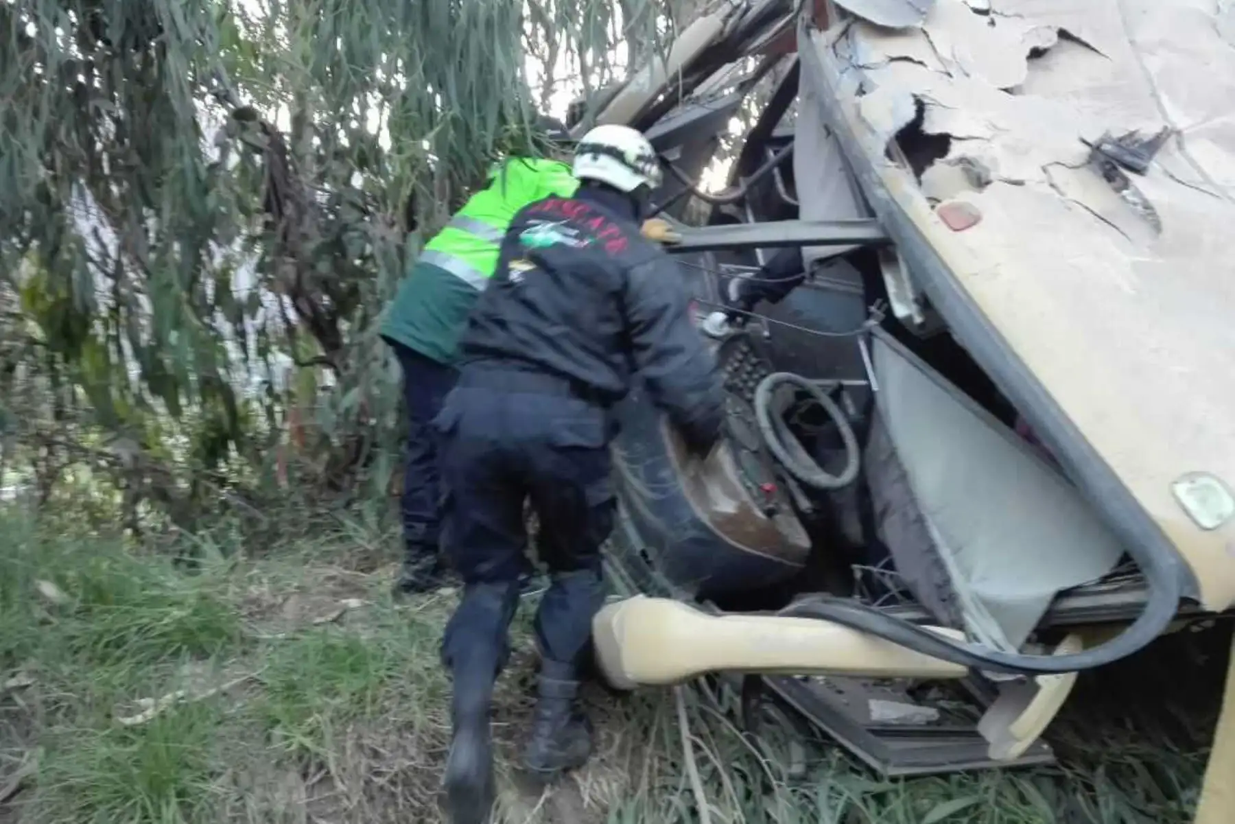El Ministerio de Salud dio a conocer hoy la identificación de los pasajeros que resultaron heridos tras la caída a un abismo de un bus de transporte interprovincial en la región Arequipa. Estas víctimas se encuentran internadas en los Hospitales de Aplao y Honorio Delgado. ANDINA/Difusión