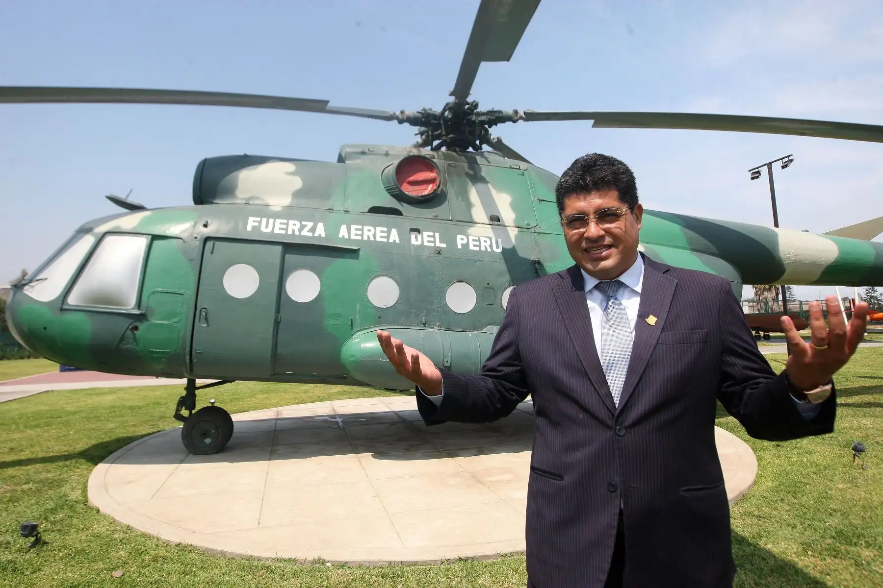 El alcalde de Surco Roberto Gomez Baca y la Fuerza aerea del Perú,organizan  festival del aire,con motivo de celebrarse el 104 aniversario del natalicio del Capitan FAP Jose Abelardo Quiñones Gonzales,este evento se levara a cabo los días 20,21 y 22 de los corrientes.Foto:ANDINA/Héctor Vinces.