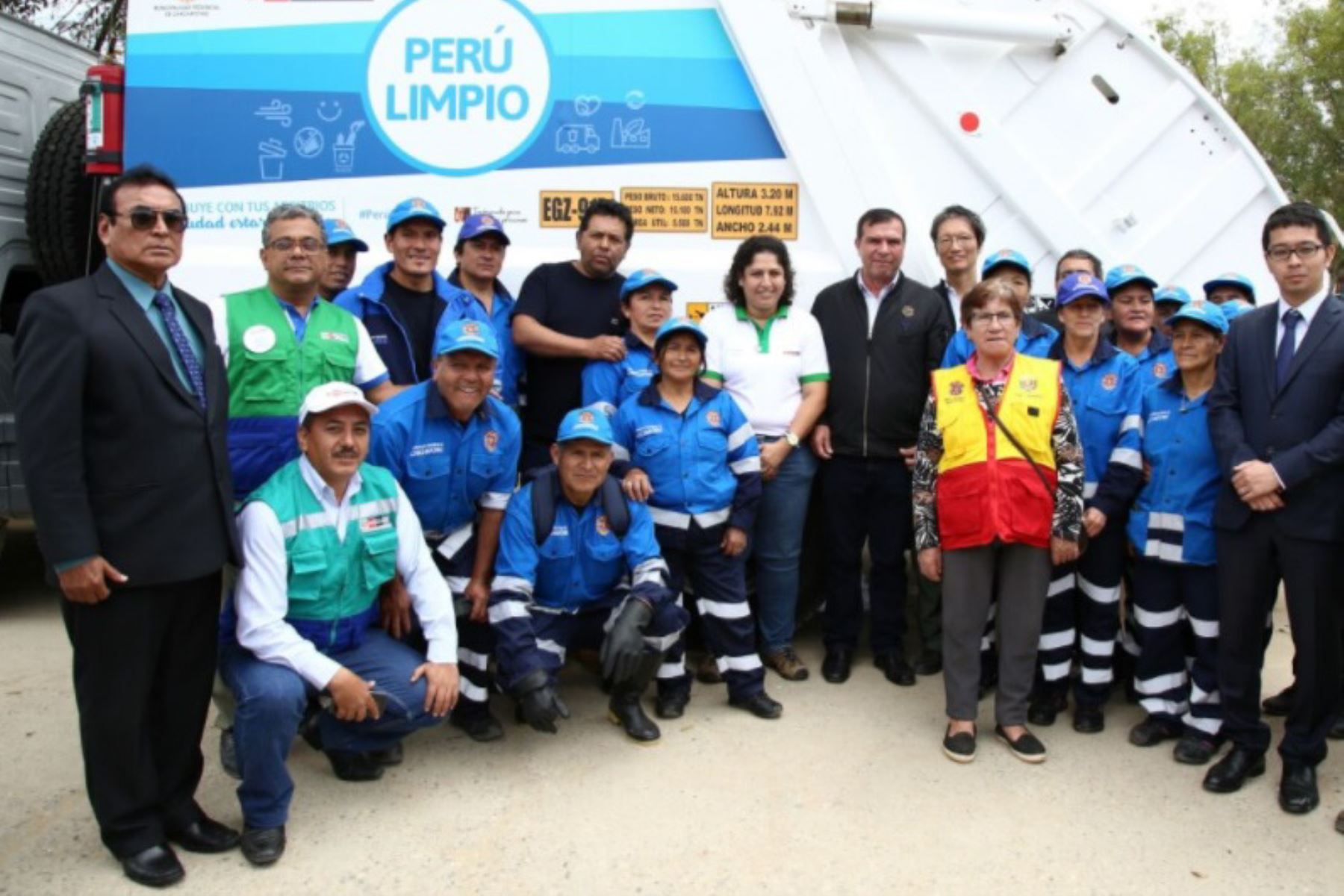 La Municipalidad Provincial de Chachapoyas mejorará su servicio de limpieza pública en la ciudad, gracias a los cuatro vehículos que entregó la ministra del Ambiente, Fabiola Muñoz.