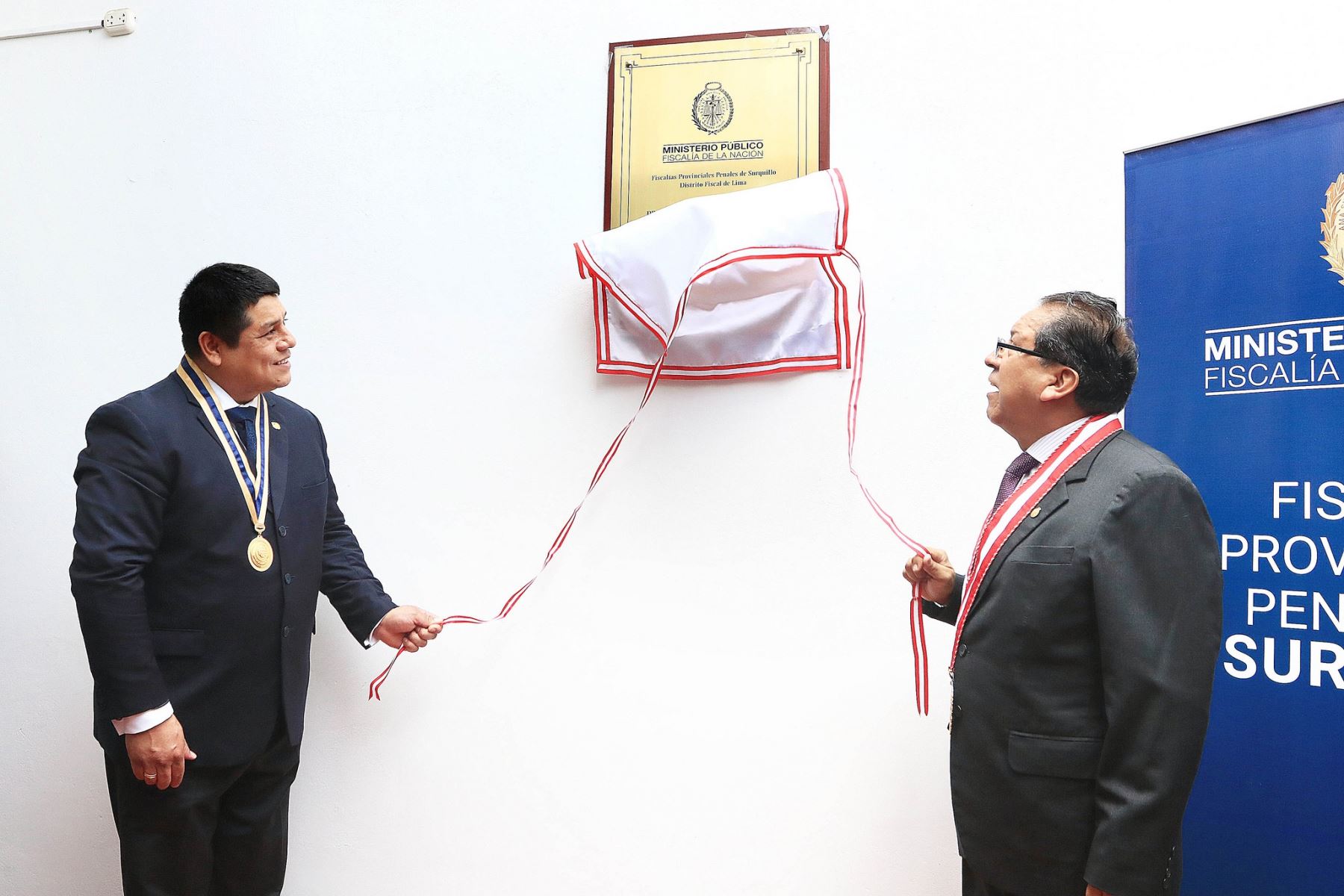El fiscal de la Nación, Pablo Sánchez y el alcalde distrital de Surquillo, José Luis Huamaní,  inauguraron la sede de las Fiscalías Provinciales Penales de Surquillo,