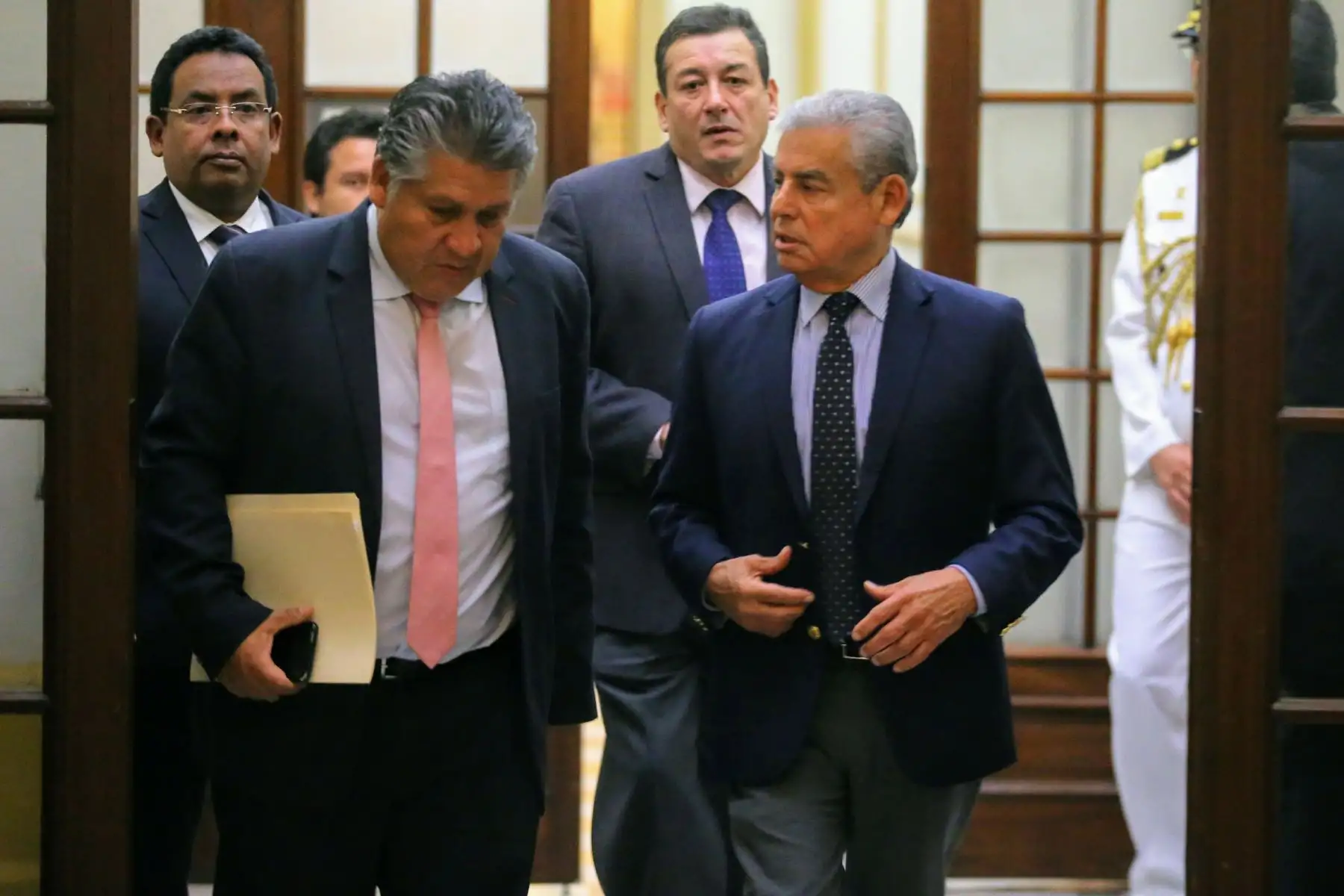 Presidente del Consejo de Ministros, César Villanueva, se reune con miembros de la bancada de Fuerza Popular en el Congreso de la República. Foto: ANDINA/Luis Iparraguirre