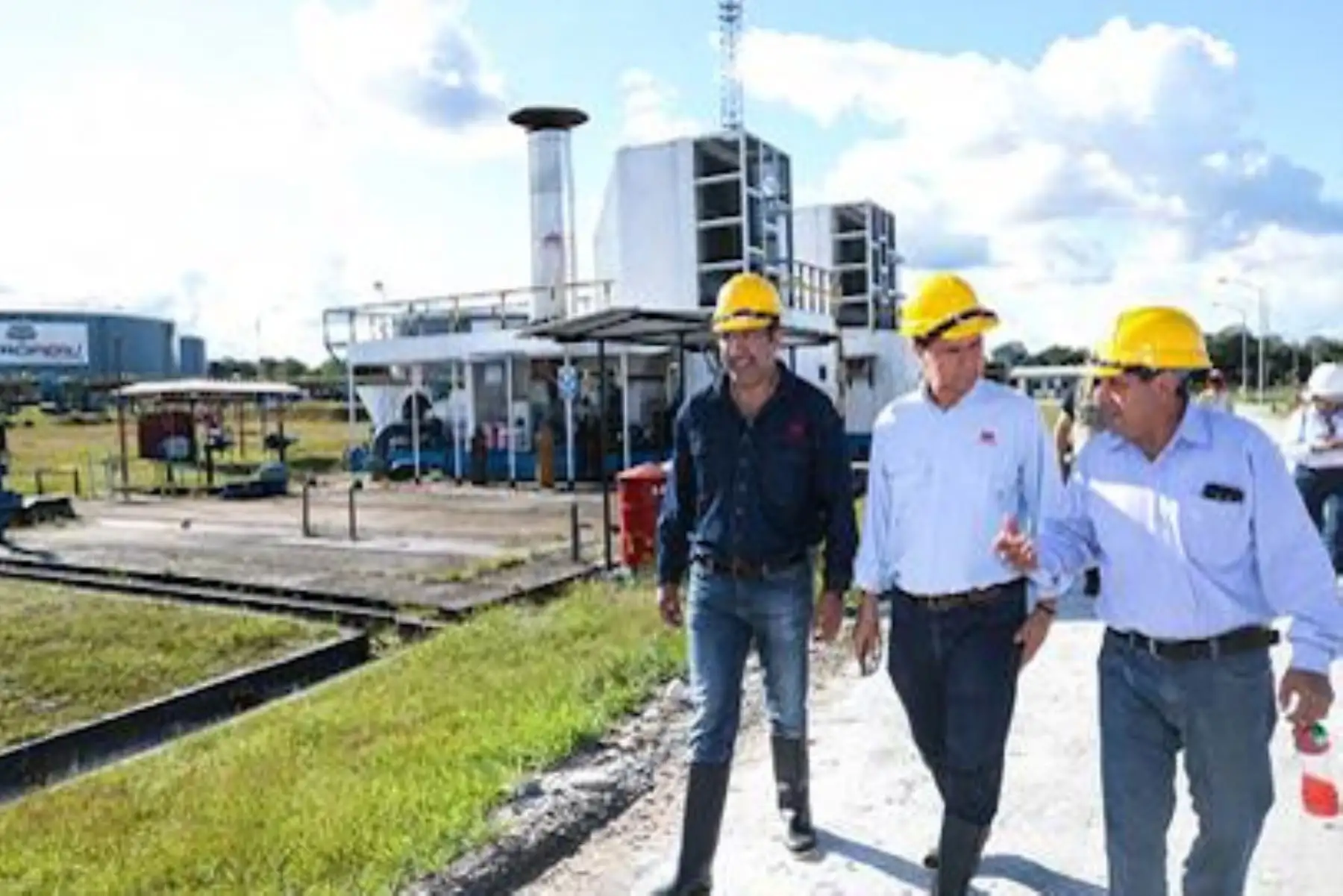 Ministro Ísmodes supervisó estación de Petroperú en Loreto. Foto: Difusión.
