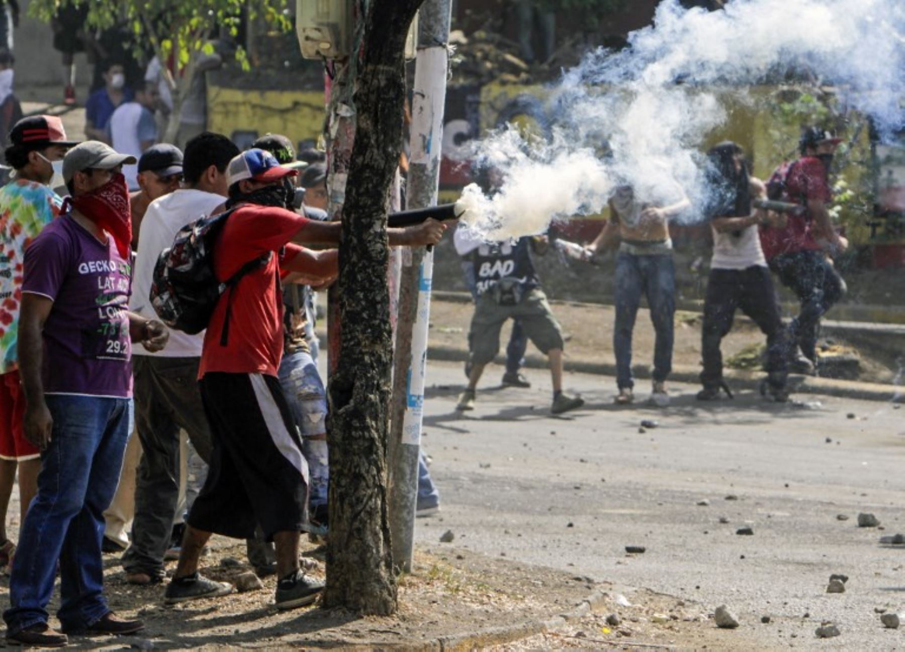Violentas protestas contra un cambio propuesto en el sistema de pensiones de Nicaragua han dejado al menos 10 muertos más de dos días.Foto:AFP