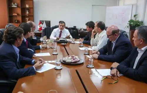 Titular del Minagri, Gustavo Mostajo, se reúne con agroexportadores. Foto: Cortesía Minagri.