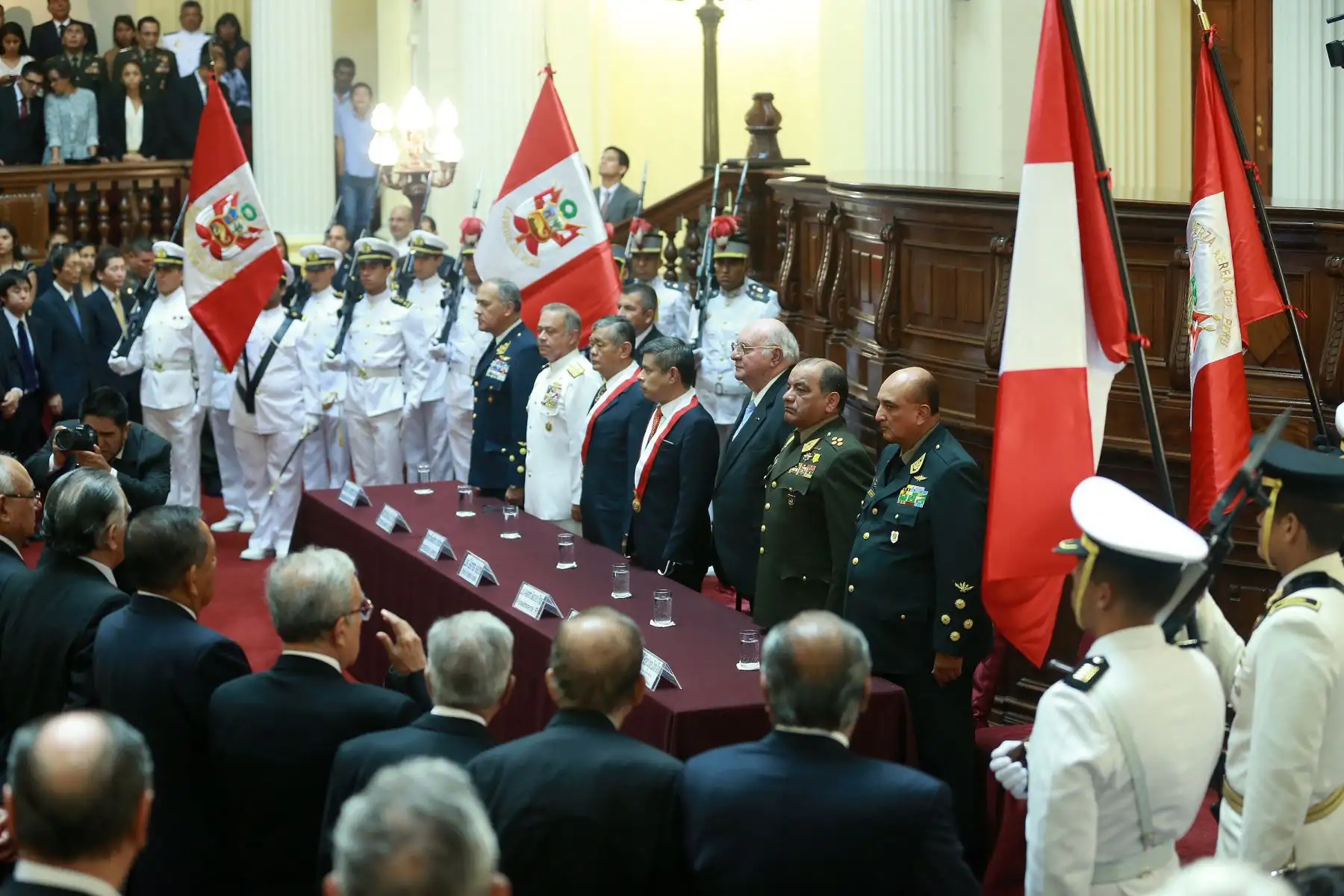 Ceremonia “Homenaje a los Héroes y Defensores de la Democracia”: Reconocimiento en el grado de Gran Oficial a las Instituciones Armadas, Policía Nacional del Perú y Condecoración a los Exrehenes de la embajada de Japón.Foto:ANDINA/Norman Córdova