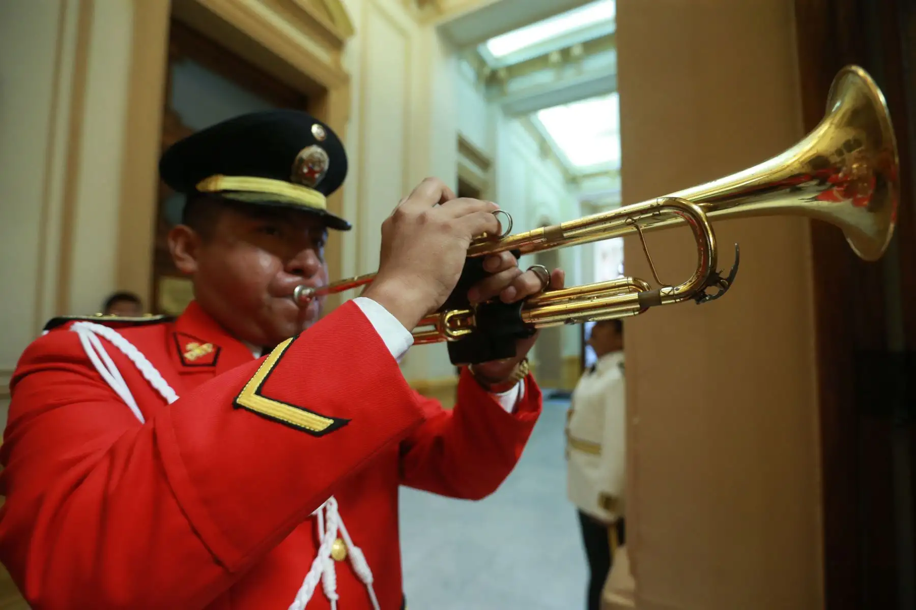 Ceremonia “Homenaje a los Héroes y Defensores de la Democracia”: Reconocimiento en el grado de Gran Oficial a las Instituciones Armadas, Policía Nacional del Perú y Condecoración a los Exrehenes de la embajada de Japón.Foto:ANDINA/Norman Córdova