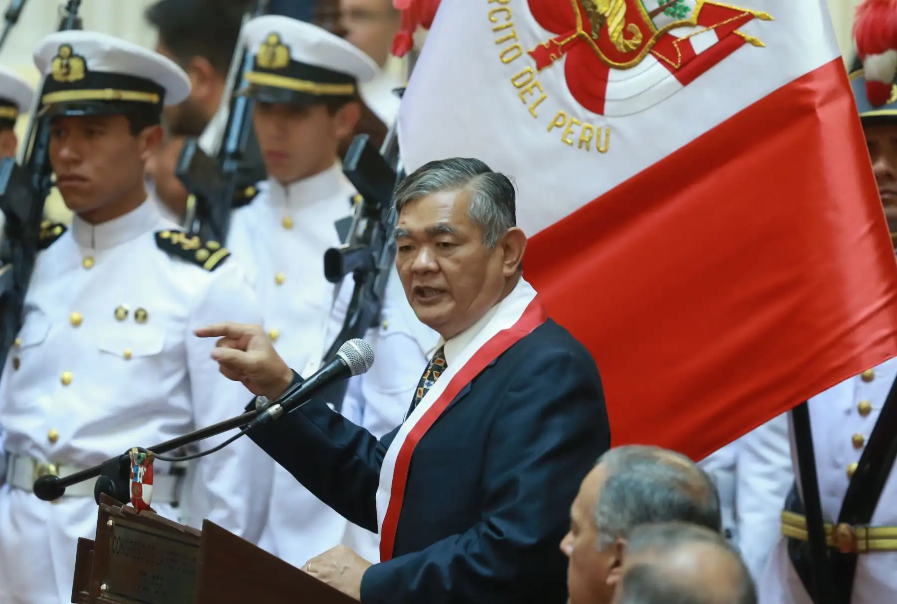 Ceremonia “Homenaje a los Héroes y Defensores de la Democracia”: Reconocimiento en el grado de Gran Oficial a las Instituciones Armadas, Policía Nacional del Perú y Condecoración a los Exrehenes de la embajada de Japón.Foto:ANDINA/Norman Córdova