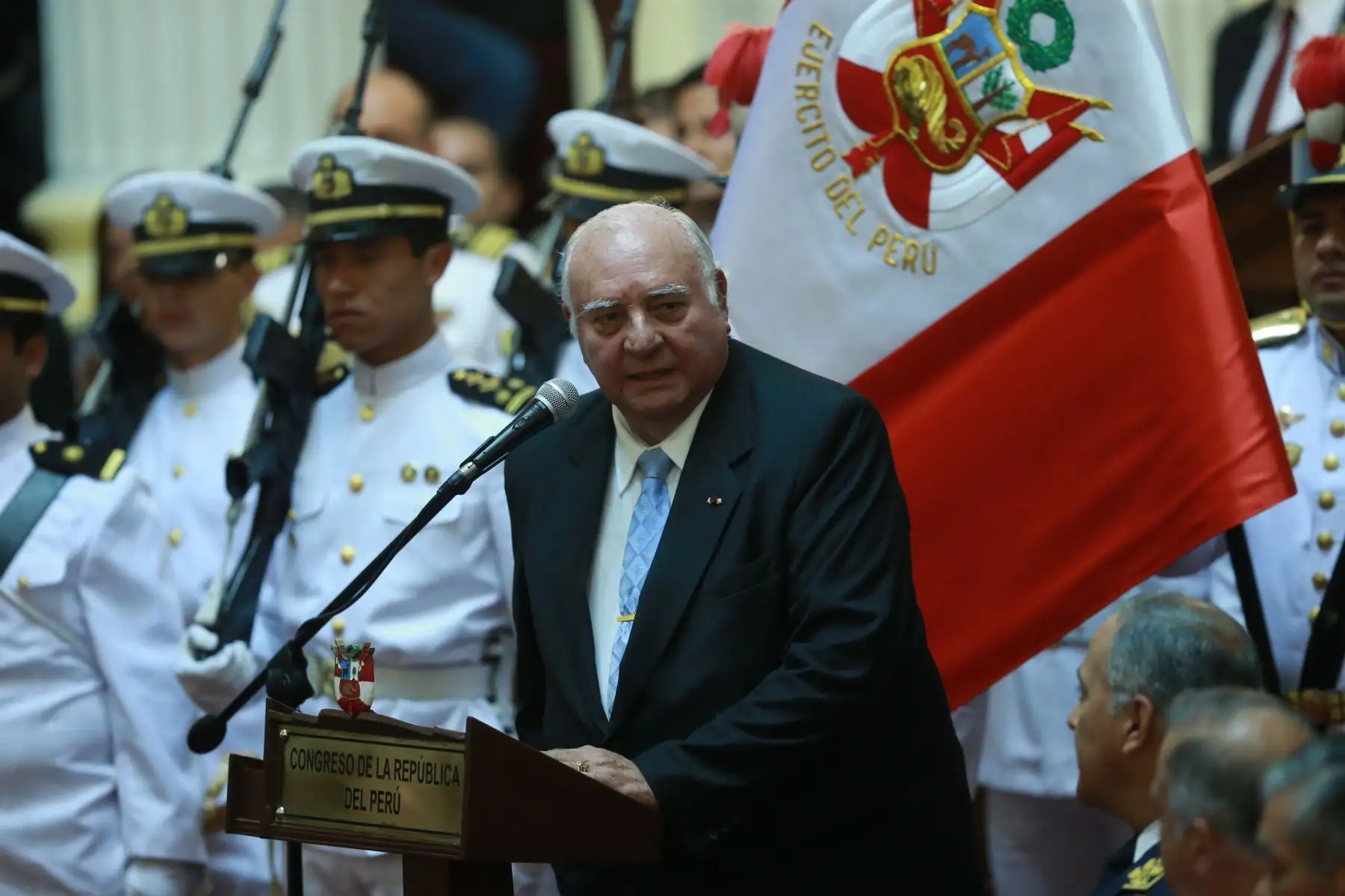 Ceremonia “Homenaje a los Héroes y Defensores de la Democracia”: Reconocimiento en el grado de Gran Oficial a las Instituciones Armadas, Policía Nacional del Perú y Condecoración a los Exrehenes de la embajada de Japón.Foto:ANDINA/Norman Córdova