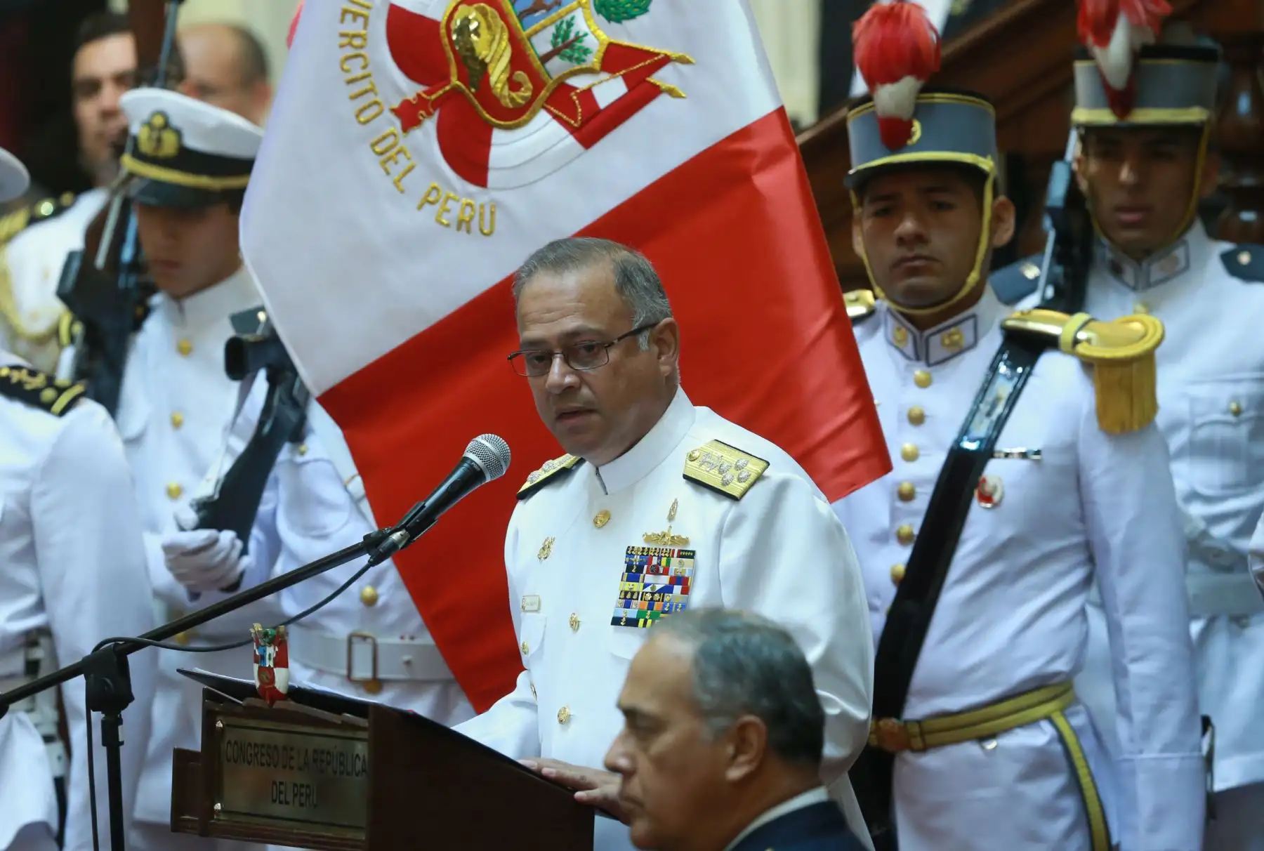 Ceremonia “Homenaje a los Héroes y Defensores de la Democracia”: Reconocimiento en el grado de Gran Oficial a las Instituciones Armadas, Policía Nacional del Perú y Condecoración a los Exrehenes de la embajada de Japón.Foto:ANDINA/Norman Córdova
