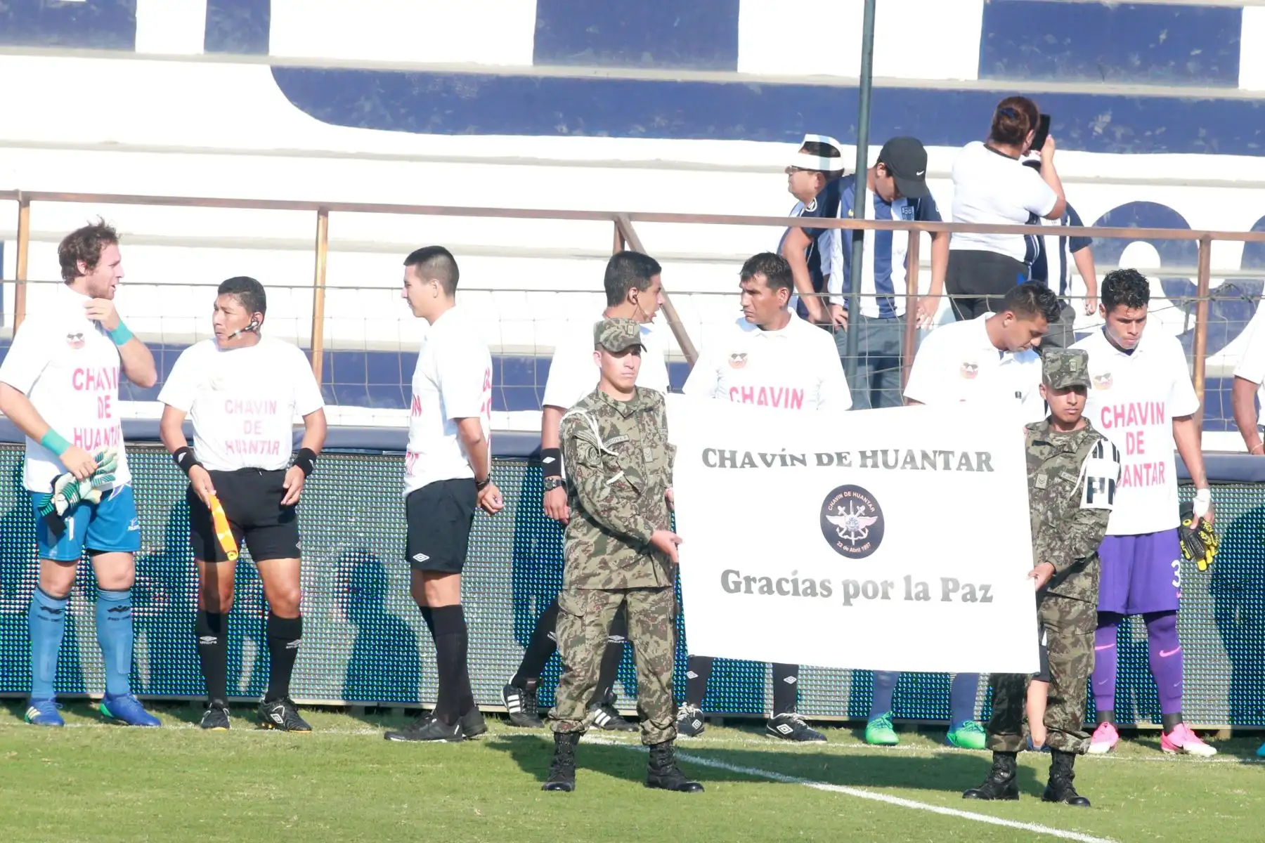 Homenaje por el 21°. aniversario de la exitosa operación Chavín de Huántar, durante el partido Alianza Lima vs Sport Rosario.Foto:ANDINA/Vidal Tarqui