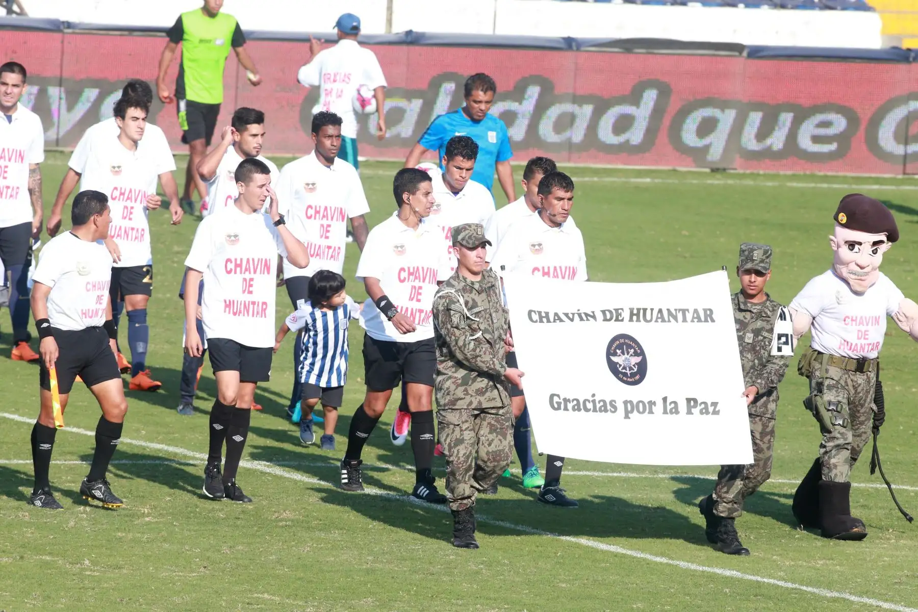 Homenaje por el 21°. aniversario de la exitosa operación Chavín de Huántar, durante el partido Alianza Lima vs Sport Rosario Foto: ANDINA/Vidal Tarqui