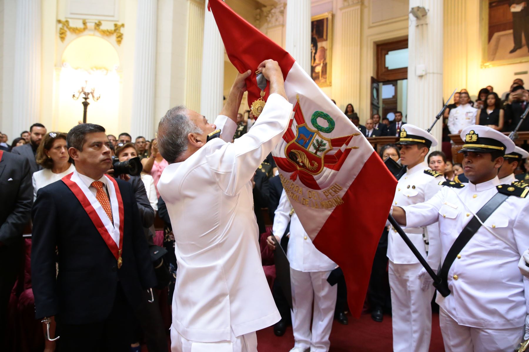 Congreso realiza homenaje a Comandos Chavín de Huantar.