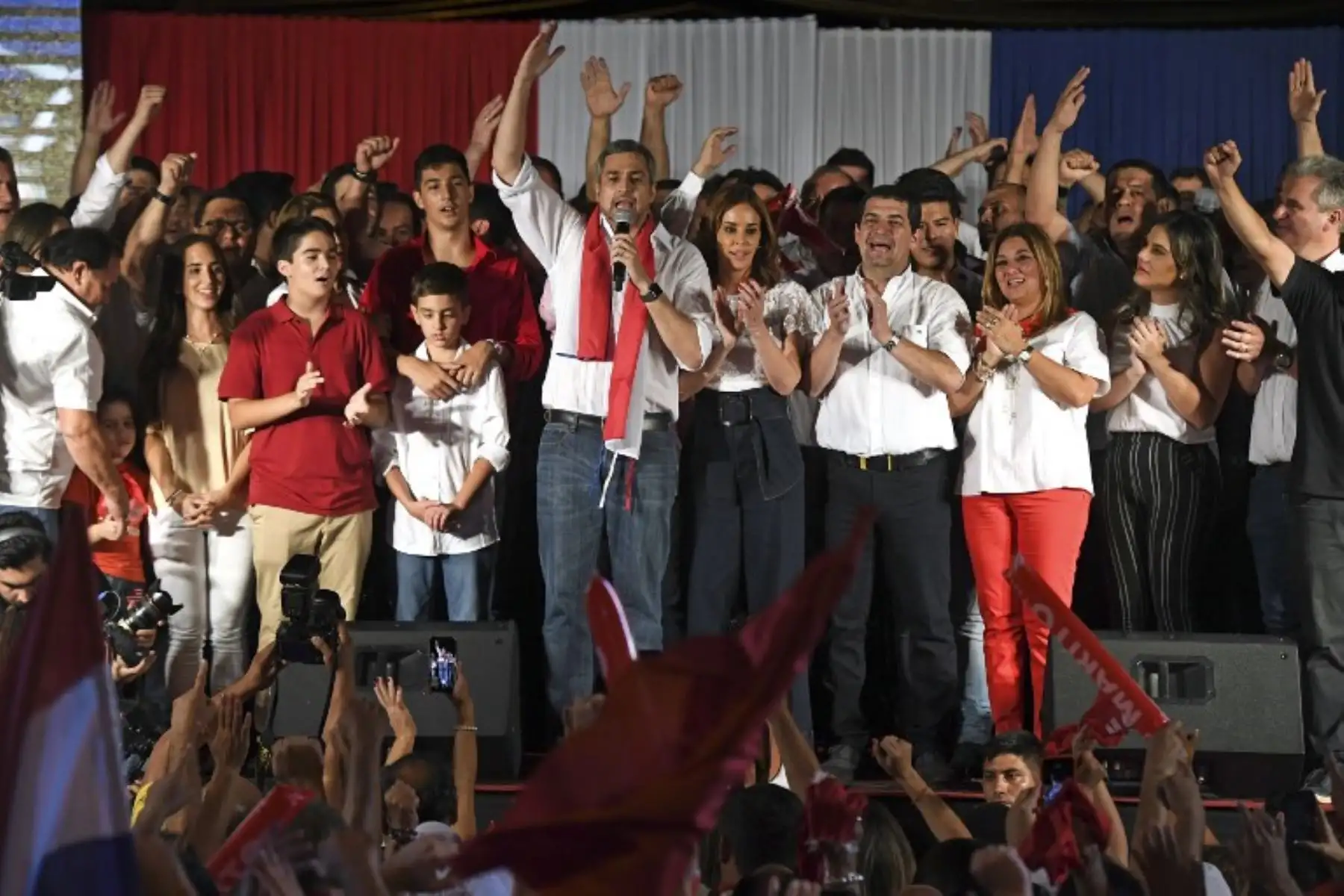 Los conservadores de Colorado, con Mario Abdo Benítez, ganaron las elecciones presidenciales del domingo y lograron el mejor puesto en uno de los países más pobres de América Latina.Foto:AFP