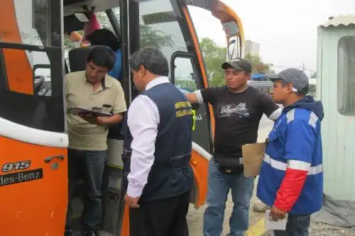 Pasajeros que usan el servicio público interprovincial acompañados de menores de edad, deben portar el DNI de los mismos, la Partida de Nacimiento o Permiso Notarial, de lo contrario serán impedidos de continuar con su viaje.