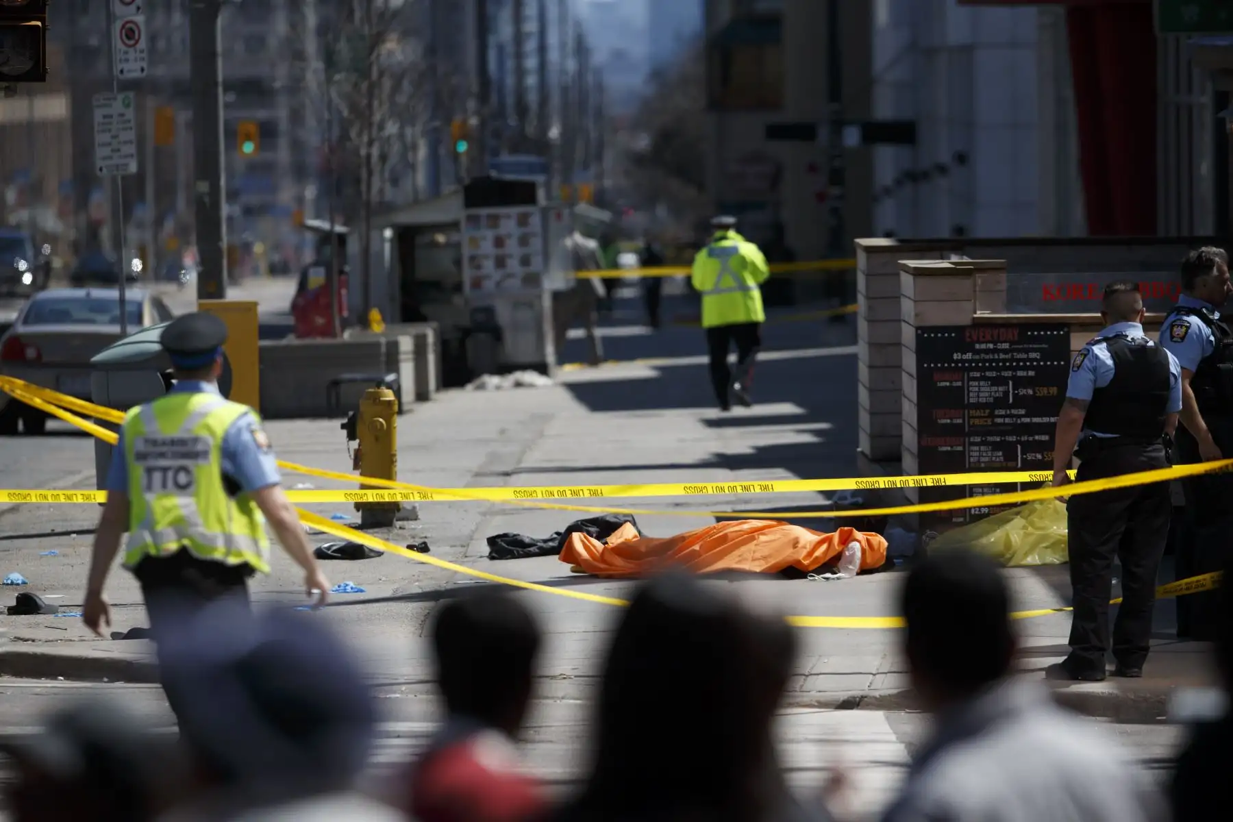 Una camioneta embistió una decena de peatones en el centro de Toronto. Foto: AFP