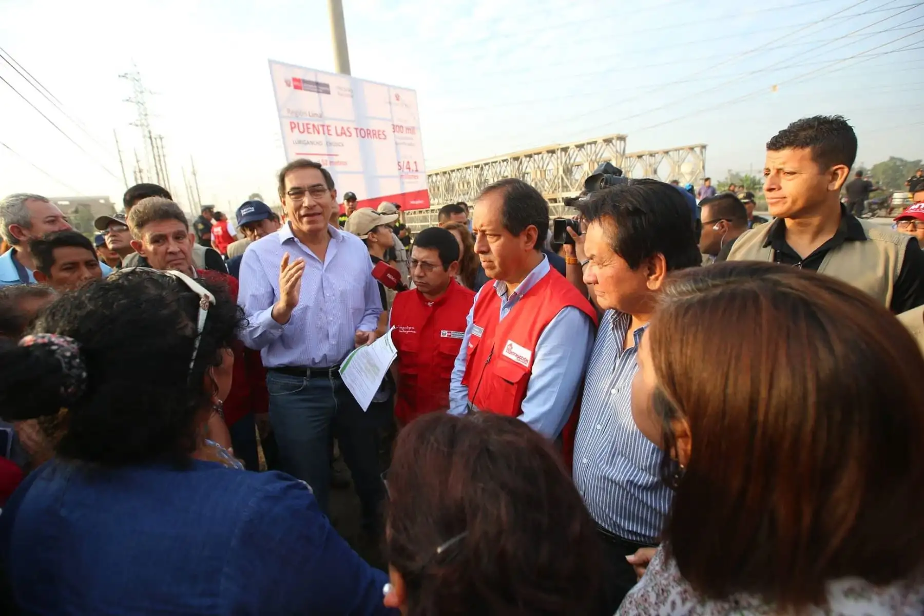 Presidente Martin Vizcarra supervisa puesta en servicio del puente Las Torres, sobre el río Huaycoloro, que une tres centros poblados de San Juan de Lurigancho-Chosica. Foto: ANDINA/Prensa Presidencia