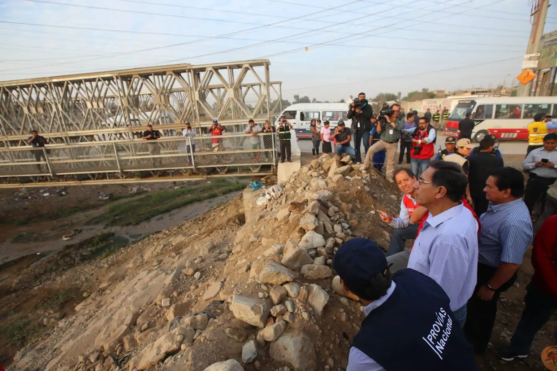 Presidente Martin Vizcarra supervisa puesta en servicio del puente Las Torres, sobre el río Huaycoloro, que une tres centros poblados de San Juan de Lurigancho-Chosica. Foto: ANDINA/Prensa Presidencia
