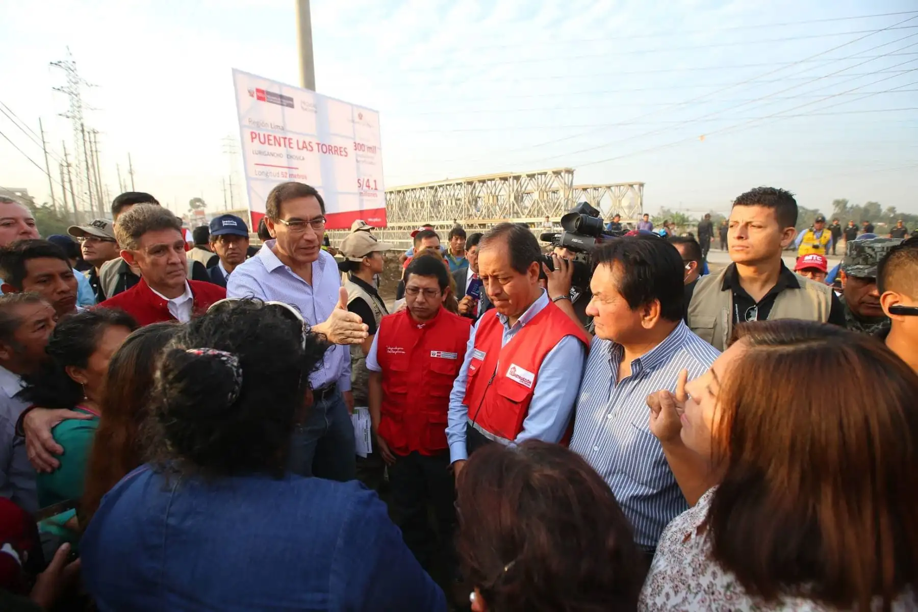 Presidente Martin Vizcarra supervisa puesta en servicio del puente Las Torres, sobre el río Huaycoloro, que une tres centros poblados de San Juan de Lurigancho-Chosica. Foto: ANDINA/Prensa Presidencia
