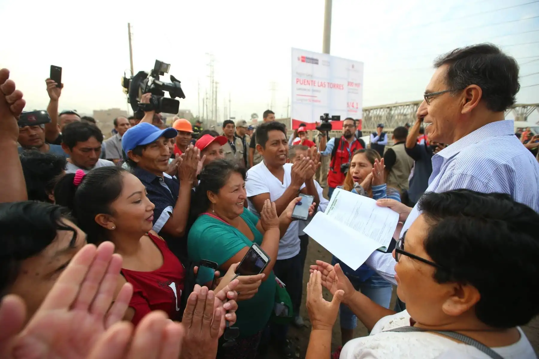 Presidente Martin Vizcarra supervisa puesta en servicio del puente Las Torres, sobre el río Huaycoloro, que une tres centros poblados de San Juan de Lurigancho-Chosica. Foto: ANDINA/Prensa Presidencia