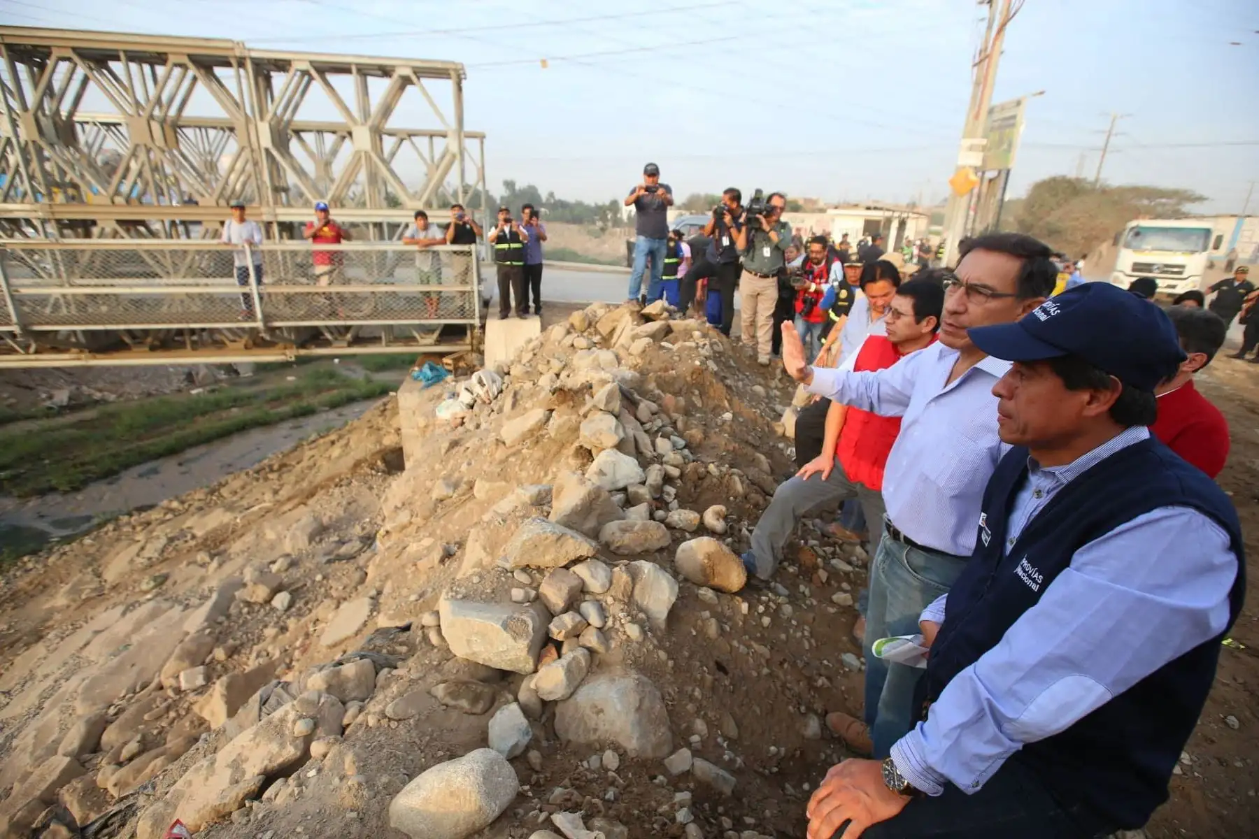 Presidente Martin Vizcarra supervisa puesta en servicio del puente Las Torres, sobre el río Huaycoloro, que une tres centros poblados de San Juan de Lurigancho-Chosica. Foto: ANDINA/Prensa Presidencia