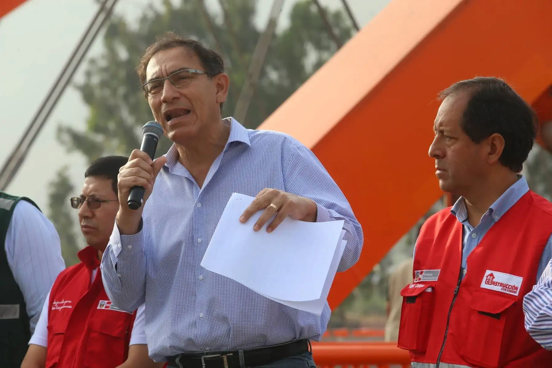 Presidente Martín Vizcarra continúa recorrido de supervisión desde el puente Ñaña, km 19 de la carretera Central. Foto: ANDINA/Prensa Presidencia.