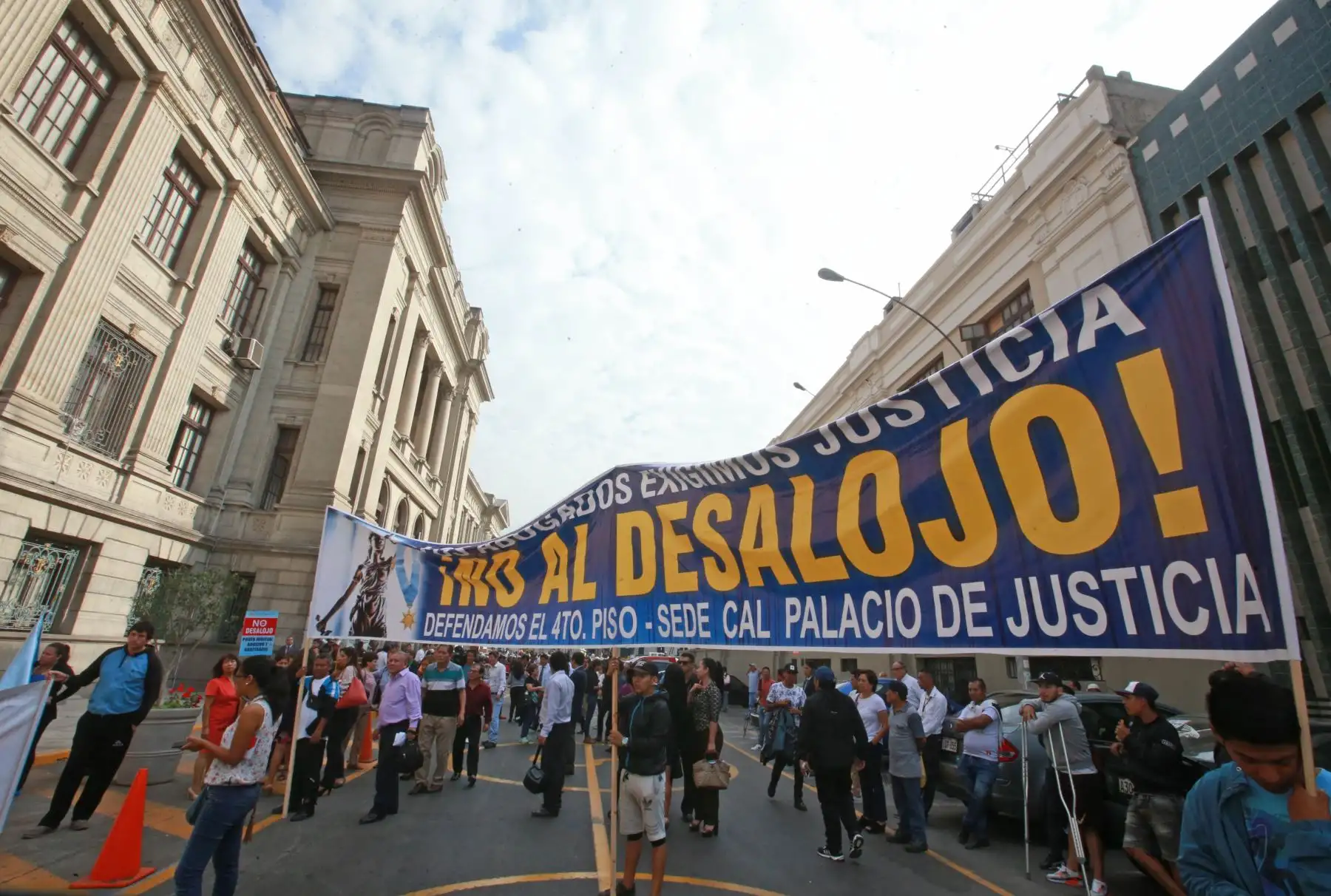 Abogados protestan por desalojo de la  oficina del CAL que funcionaba en el Palacio de Justicia.Foto:ANDINA/ Jhony Laurente