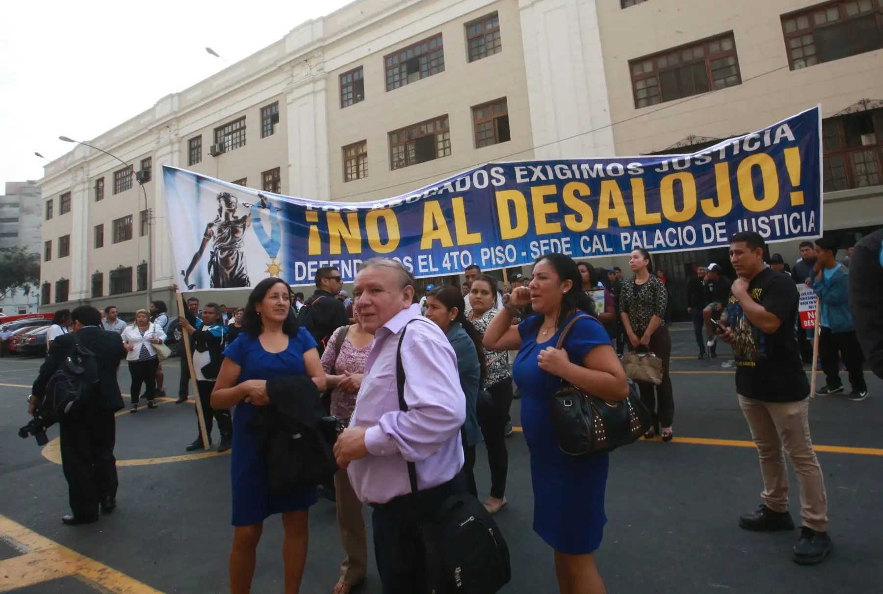 Abogados protestan por desalojo de la  oficina del CAL que funcionaba en el Palacio de Justicia.Foto:ANDINA/ Jhony Laurente