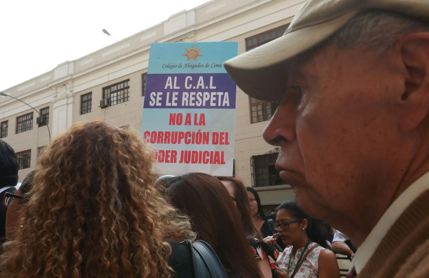 Abogados protestan por desalojo de la  oficina del CAL que funcionaba en el Palacio de Justicia.Foto:ANDINA/ Jhony Laurente