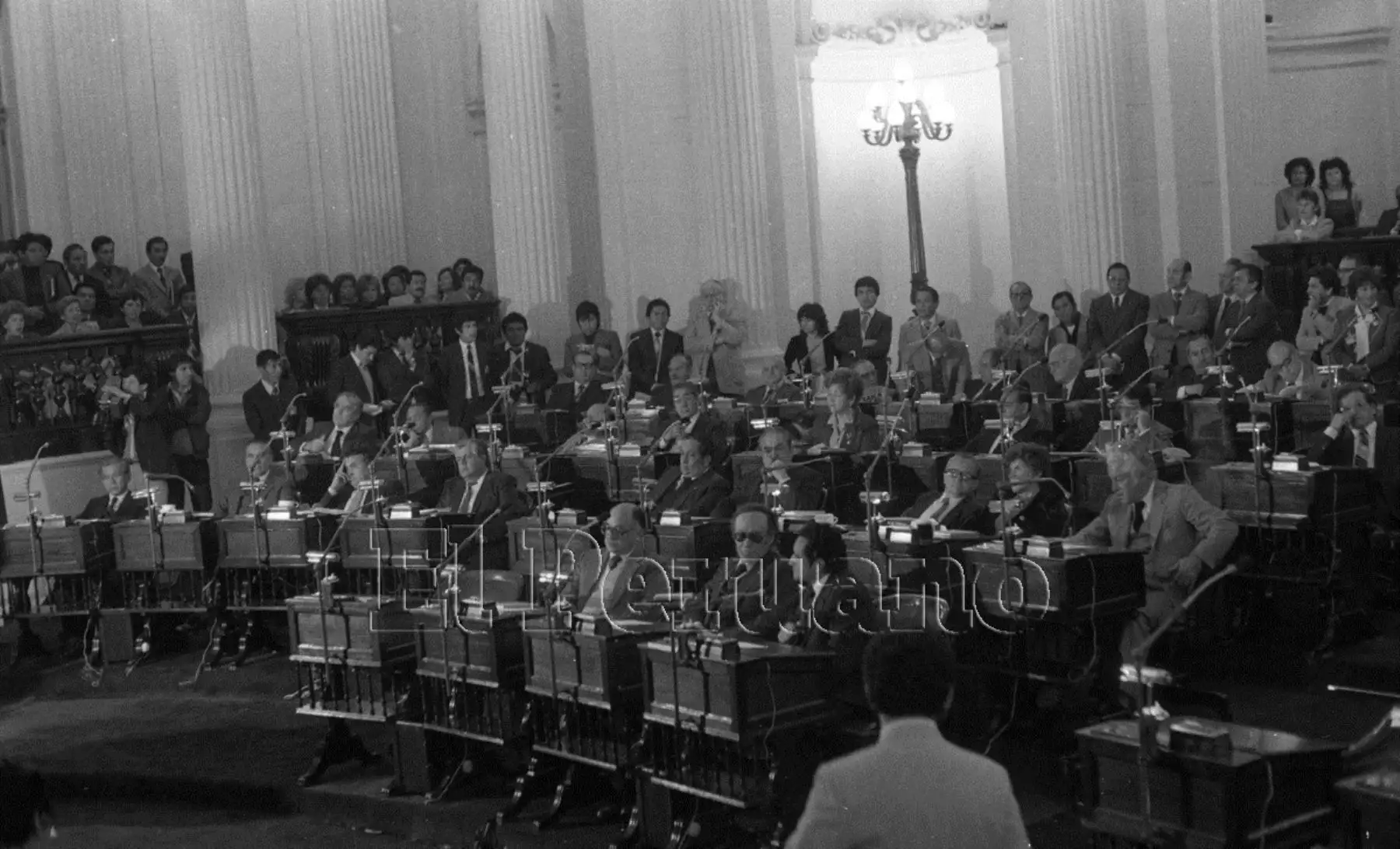 Lima 1985. Instalación de la Cámara de Senadores bajo la presidencia de Luis Alberto Sánchez.
