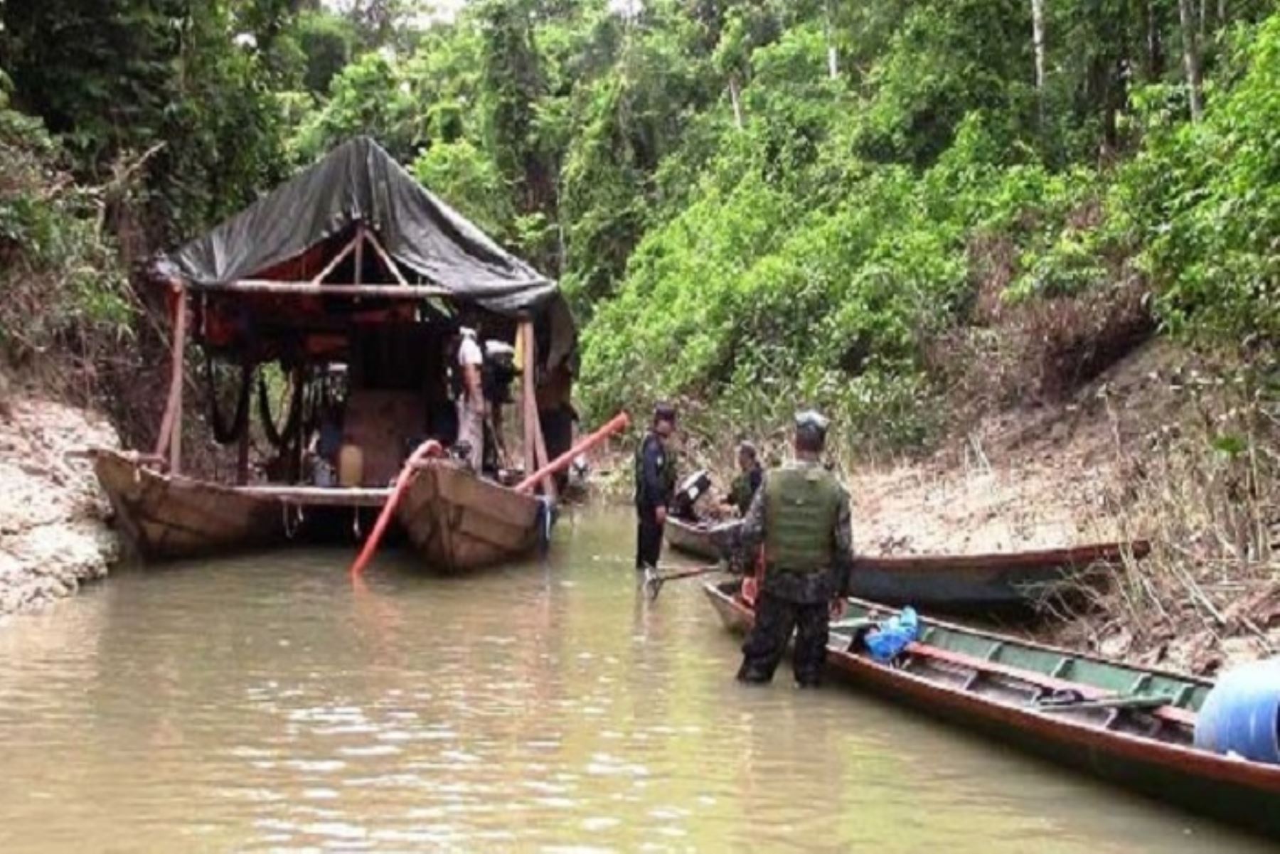 Exitoso operativo contra la minería ilegal se llevó a cabo en las inmediaciones del centro poblado Santa Teresa, ubicado en la ribera del río Pachitea.