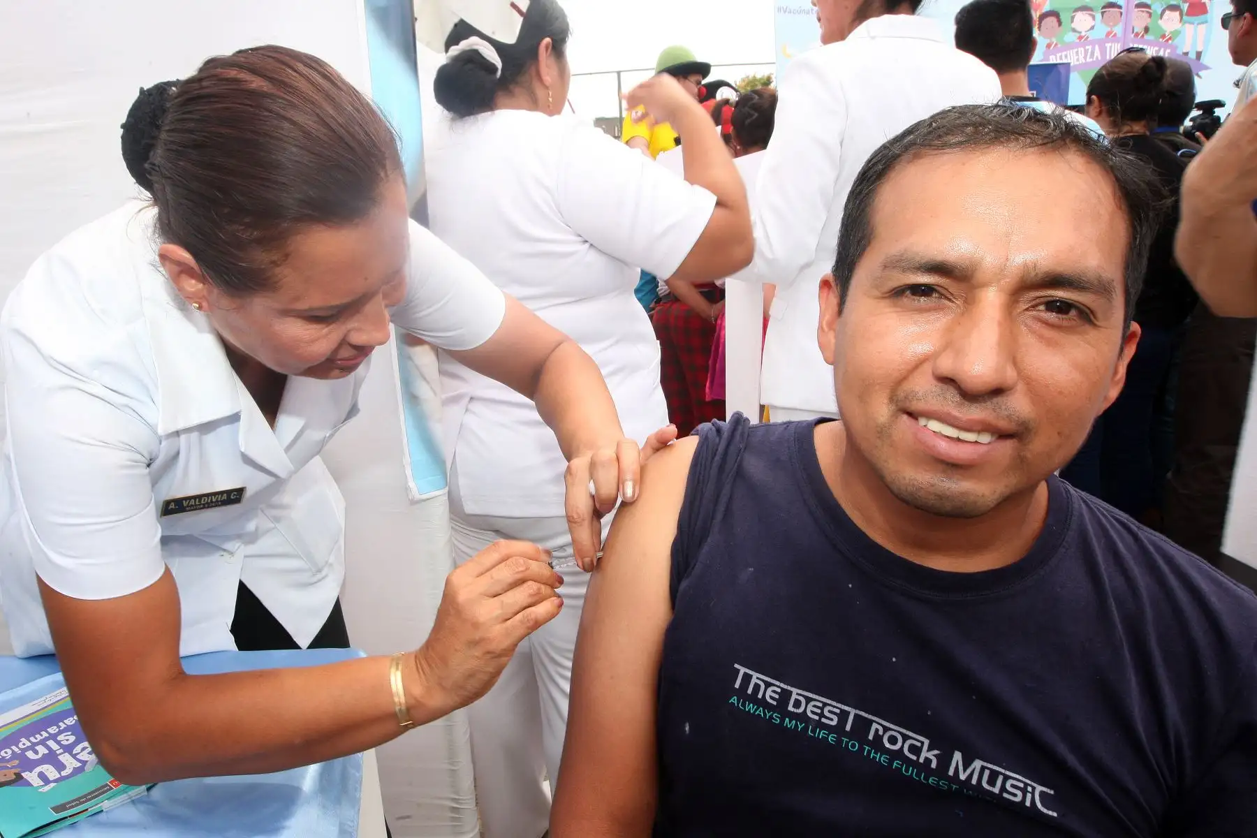 Se tiene como meta colocar más de 900 mil dosis de vacunas contra la fiebre amarilla, sarampión, paperas y rubeola (SPR/SR), neumococo e influenza estacional en todo el país. Foto: ANDINA/Héctor Vinces.