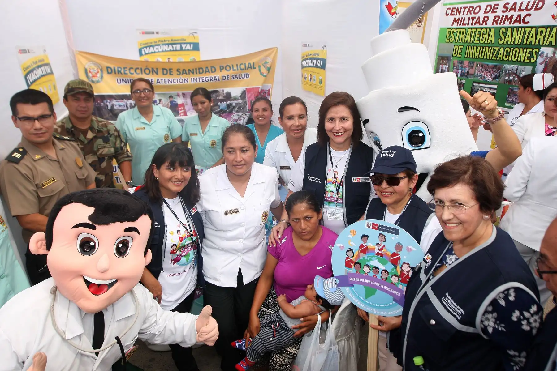 Más de 58 mil brigadas integradas por enfermeras y enfermeros del Minsa vienen vacunando en centros de salud a nivel nacional. Foto: ANDINA/Héctor Vinces.