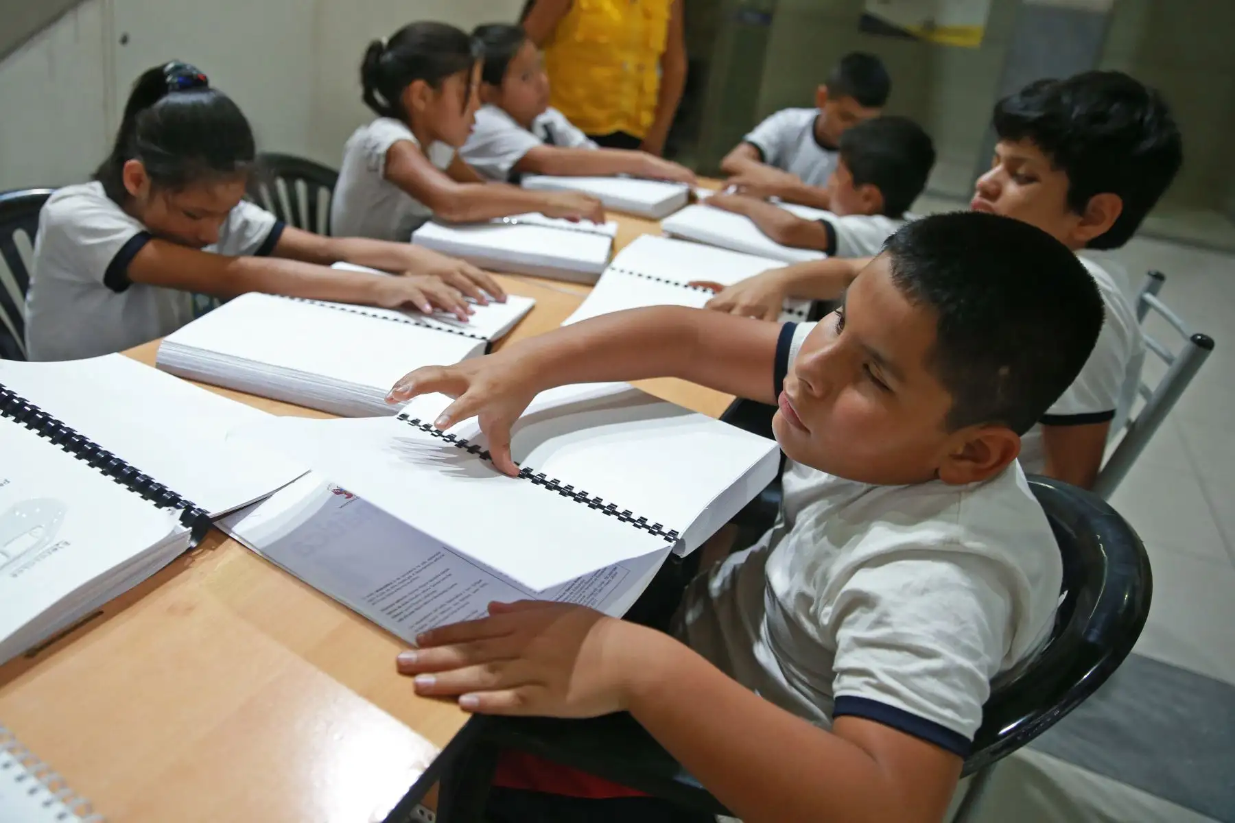 Municipio de Lima pone a disposición libros en formato braille en bibliotecas del Metropolitano. Foto: ANDINA/Vidal Tarqui
