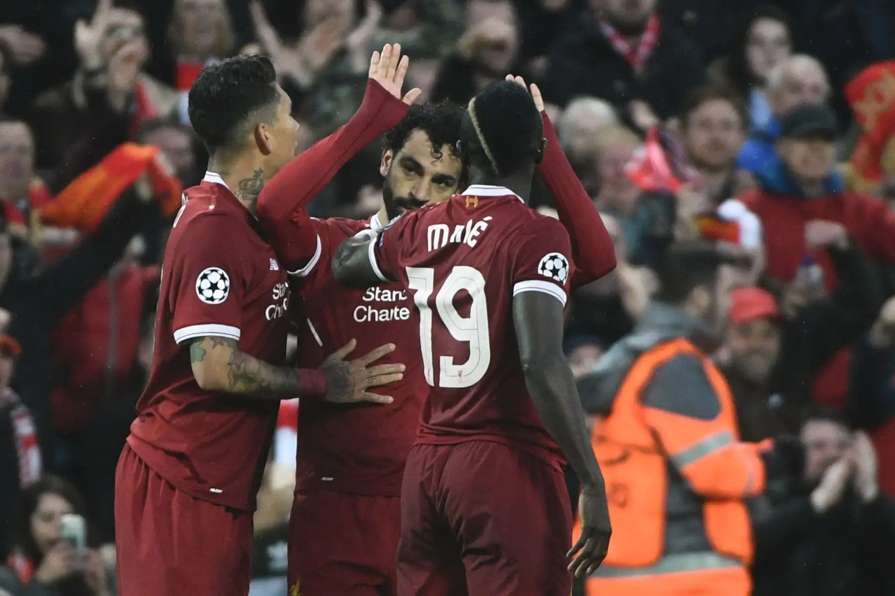 El mediocampista egipcio del Liverpool Mohamed Salah  celebra después de anotar durante el partido de la semifinal de la UEFA Champions League entre Liverpool y Roma. Foto: AFP
