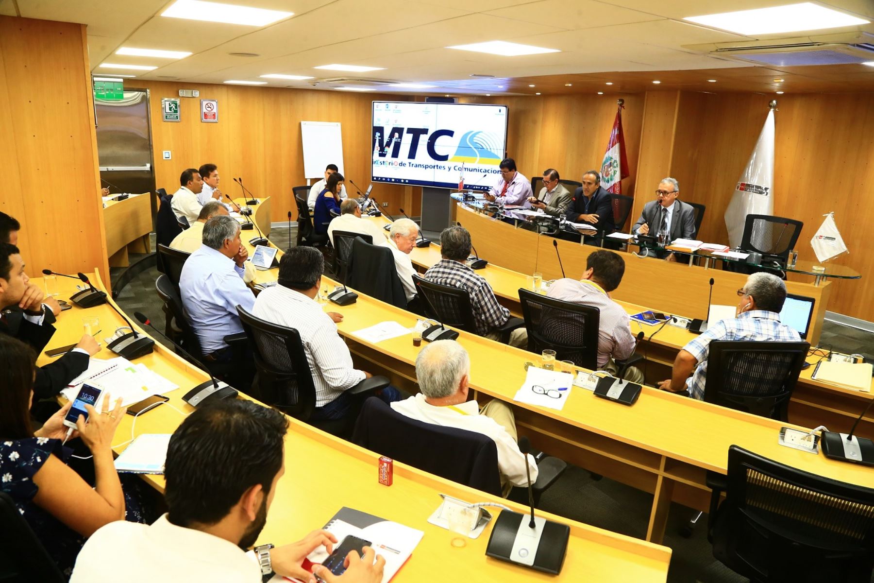 MTC y transportistas trabajan en solución de 14 puntos que afectan el transporte terrestre. ANDINA/Difusión