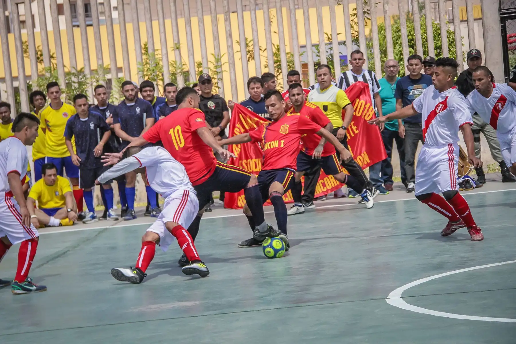 Internos de penales inauguraron su Mundialito de fútbol. Foto: Andina/Difusión
