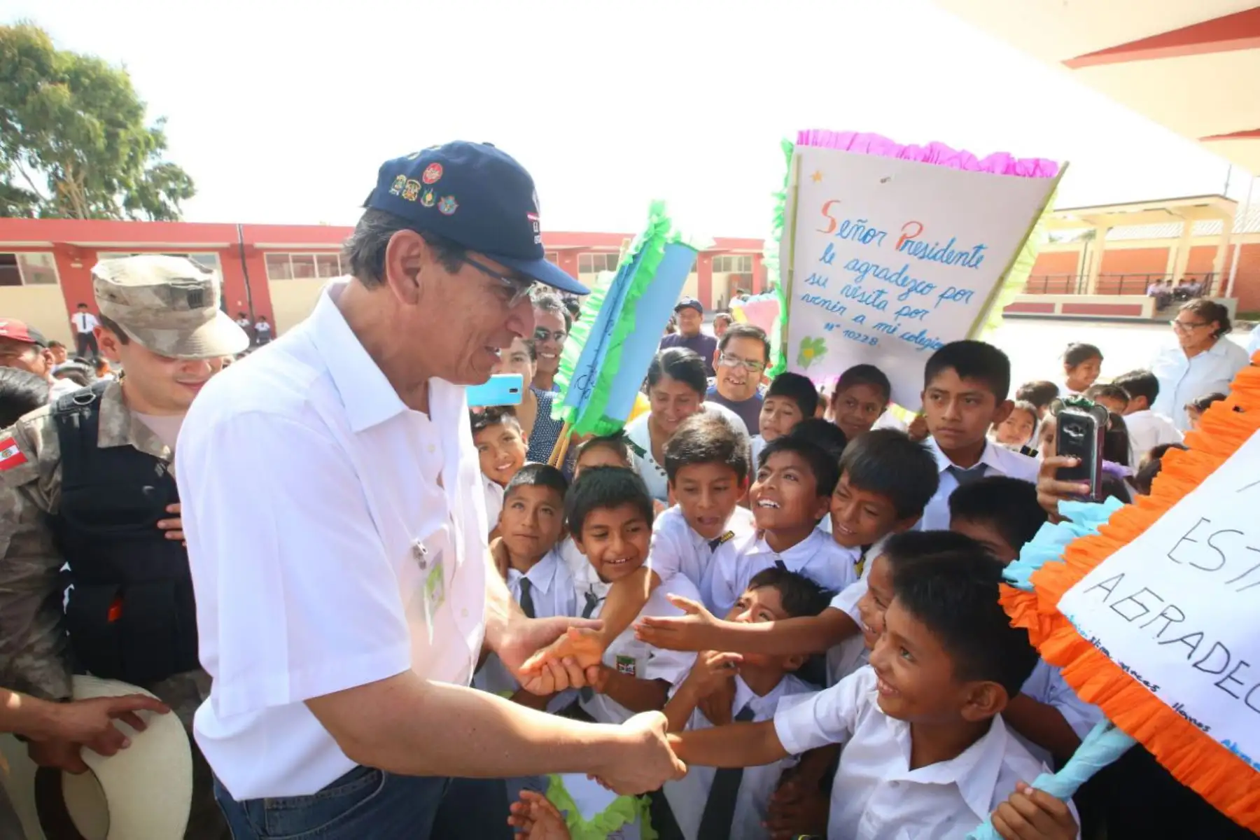 Presidente Vizcarra supervisa el funcionamiento del programa social Qali Warma en el IE N217 Purísima Concepción de Túcume. Foto:ANDINA/Prensa Presidencia