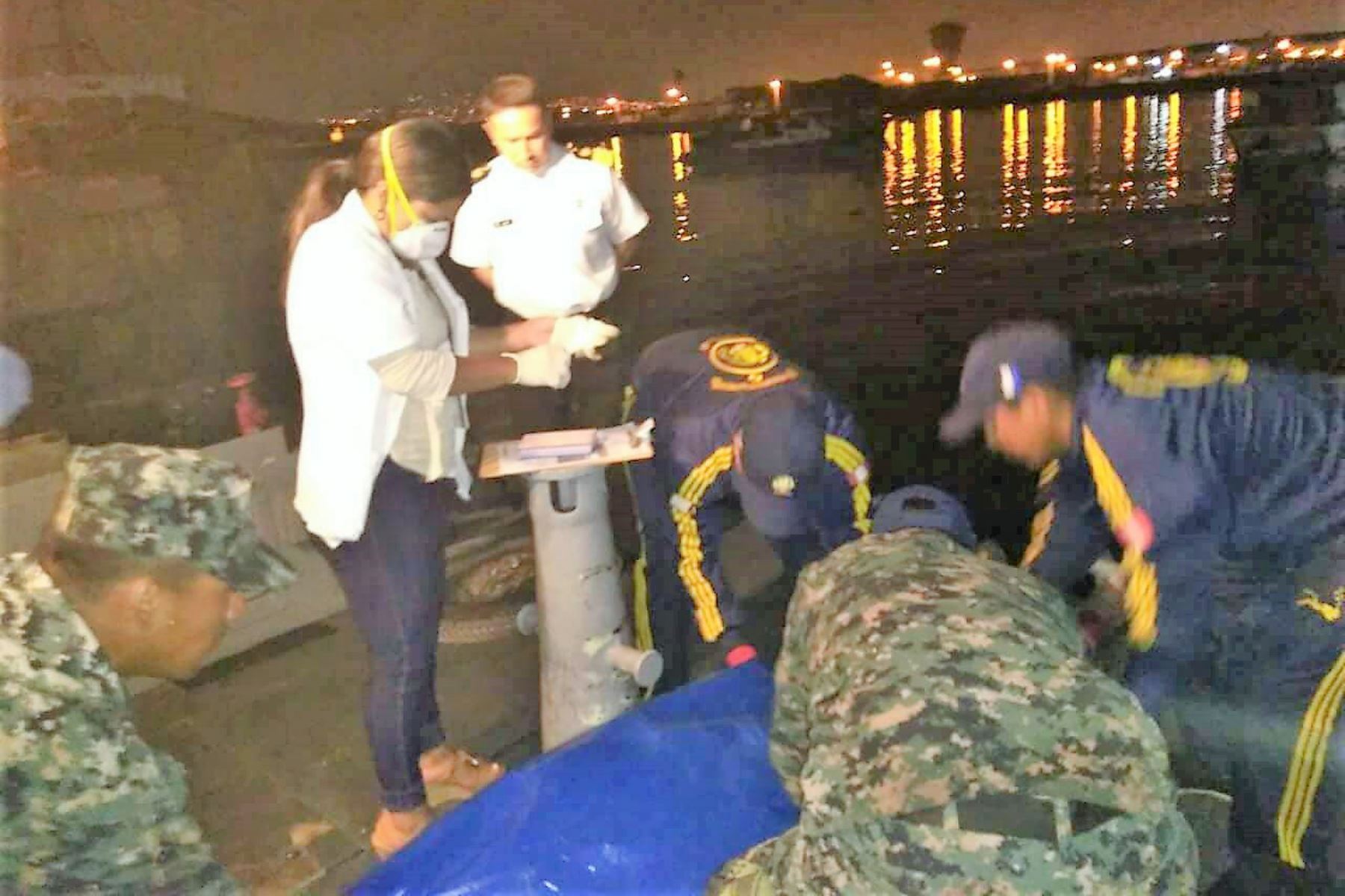 Buzos de la Marina de Guerra hallan el cuerpo de pescador desaparecido en mar de Chimbote. ANDINA