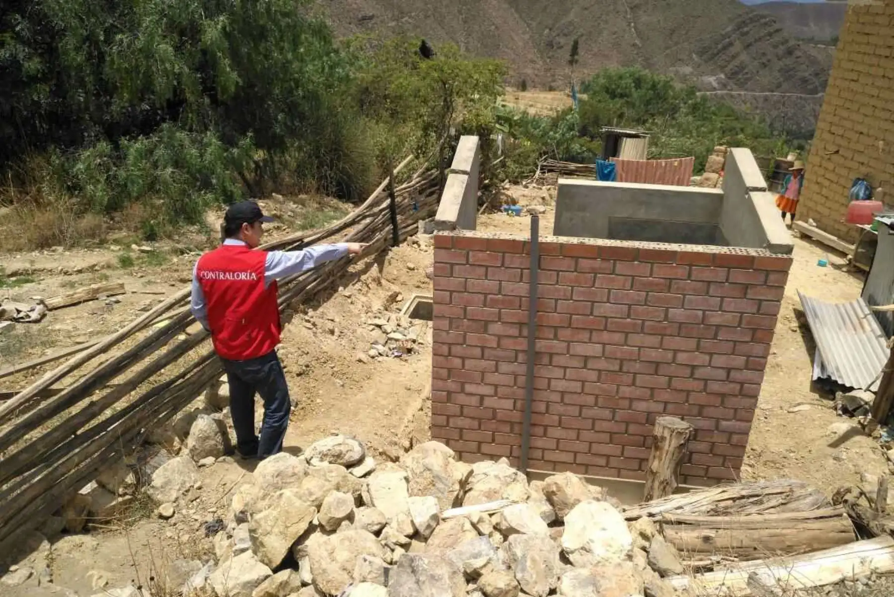 La Contraloría General de la República alertó a la Municipalidad Distrital de Amashca, en la provincia de Carhuaz, región Áncash, sobre riesgos en la obra de instalación del sistema integral de agua potable y desagüe en los caseríos de la zona rural de esta jurisdicción, con la finalidad de que la entidad los mitigue oportunamente.
