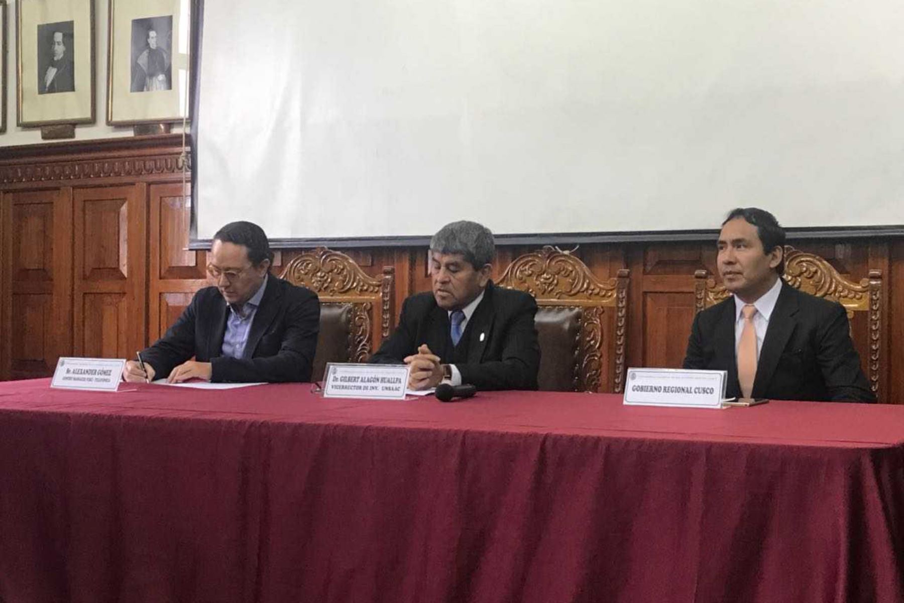 La Universidad Nacional San Antonio Abad del Cusco (Unsaac) suscribió un convenio con el objetivo de impulsar el desarrollo educativo y el emprendimiento digital en los jóvenes a través de la innovación y la tecnología.